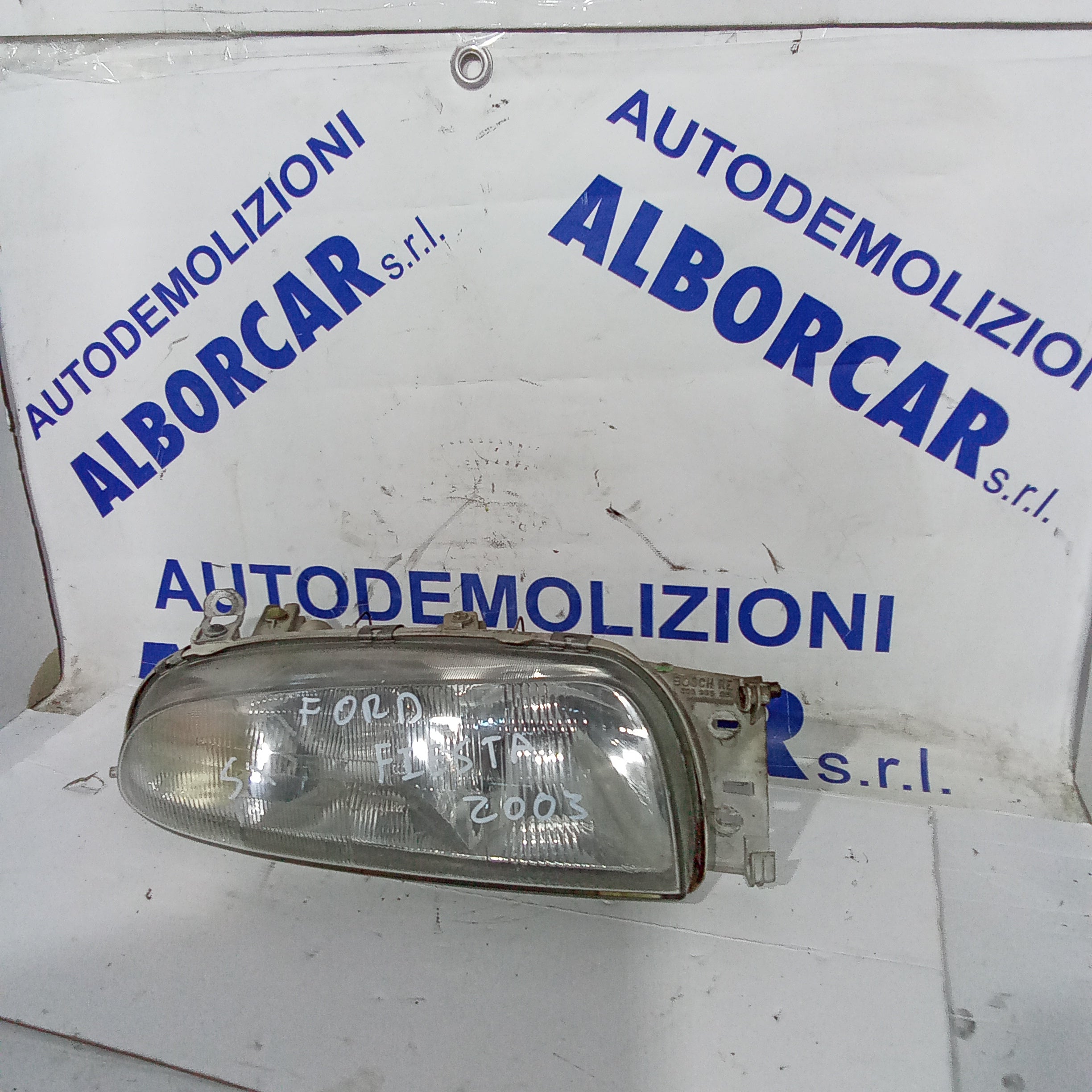 Faro delantero derecho Ford Fiesta año 2003