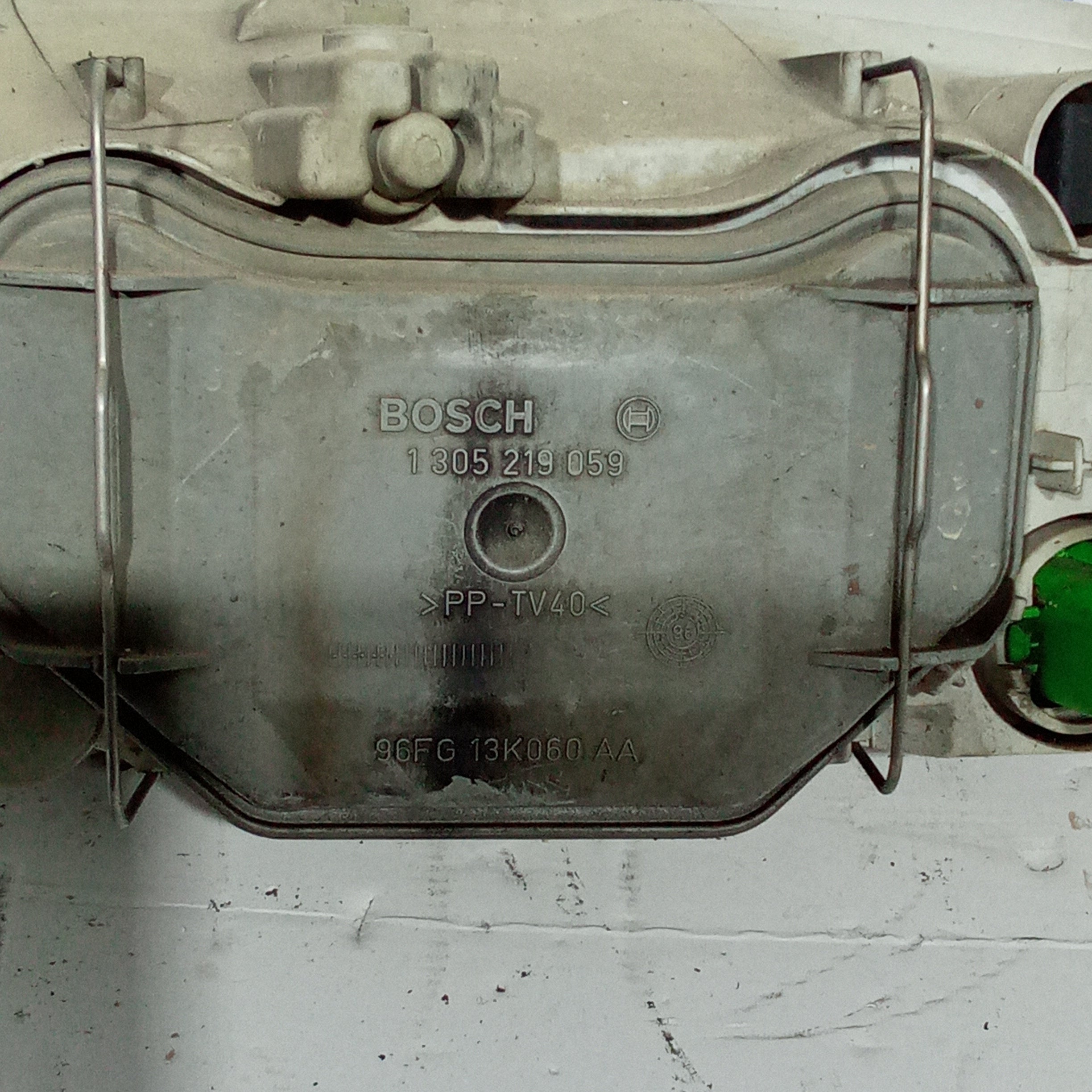 Faro delantero derecho Ford Fiesta año 2003