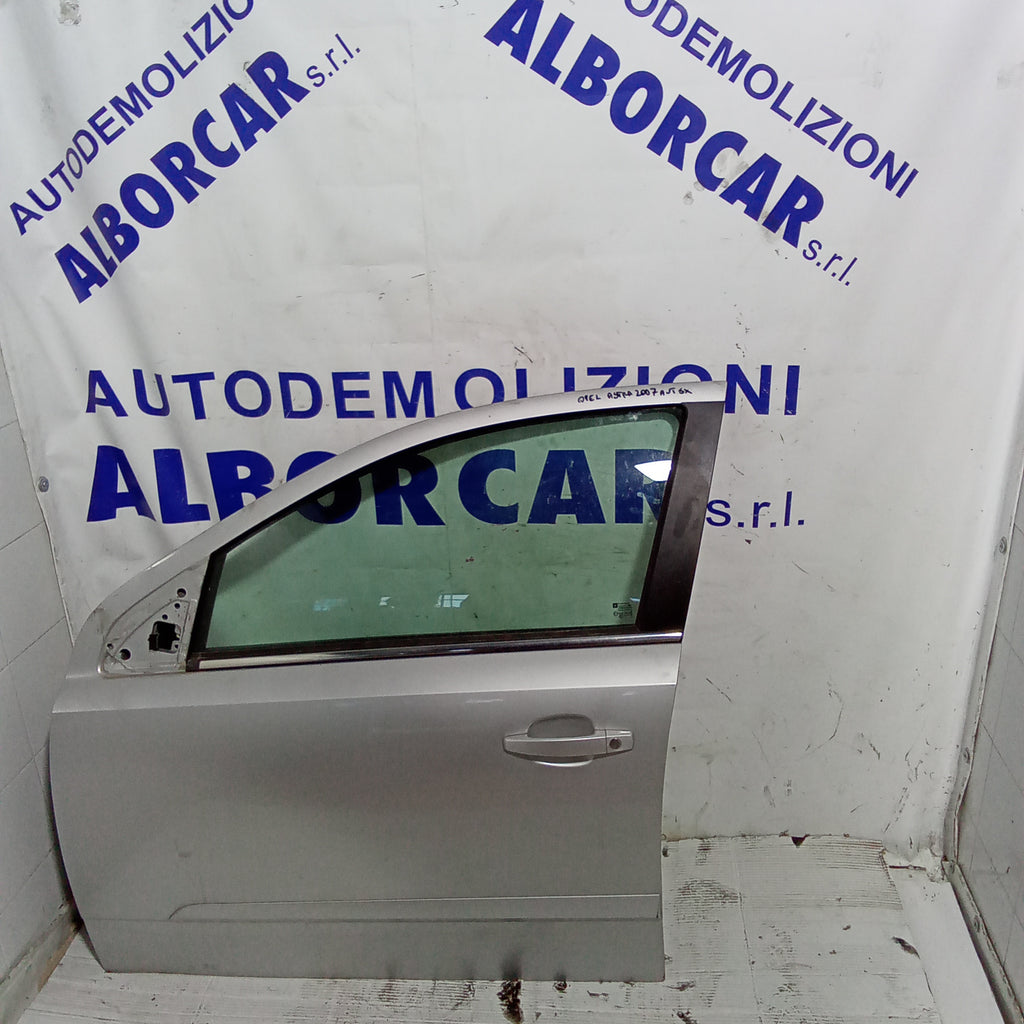 Puerta delantera izquierda Opel Astra año 2007