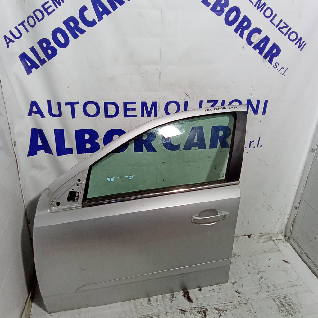 Puerta delantera izquierda Opel Astra año 2007