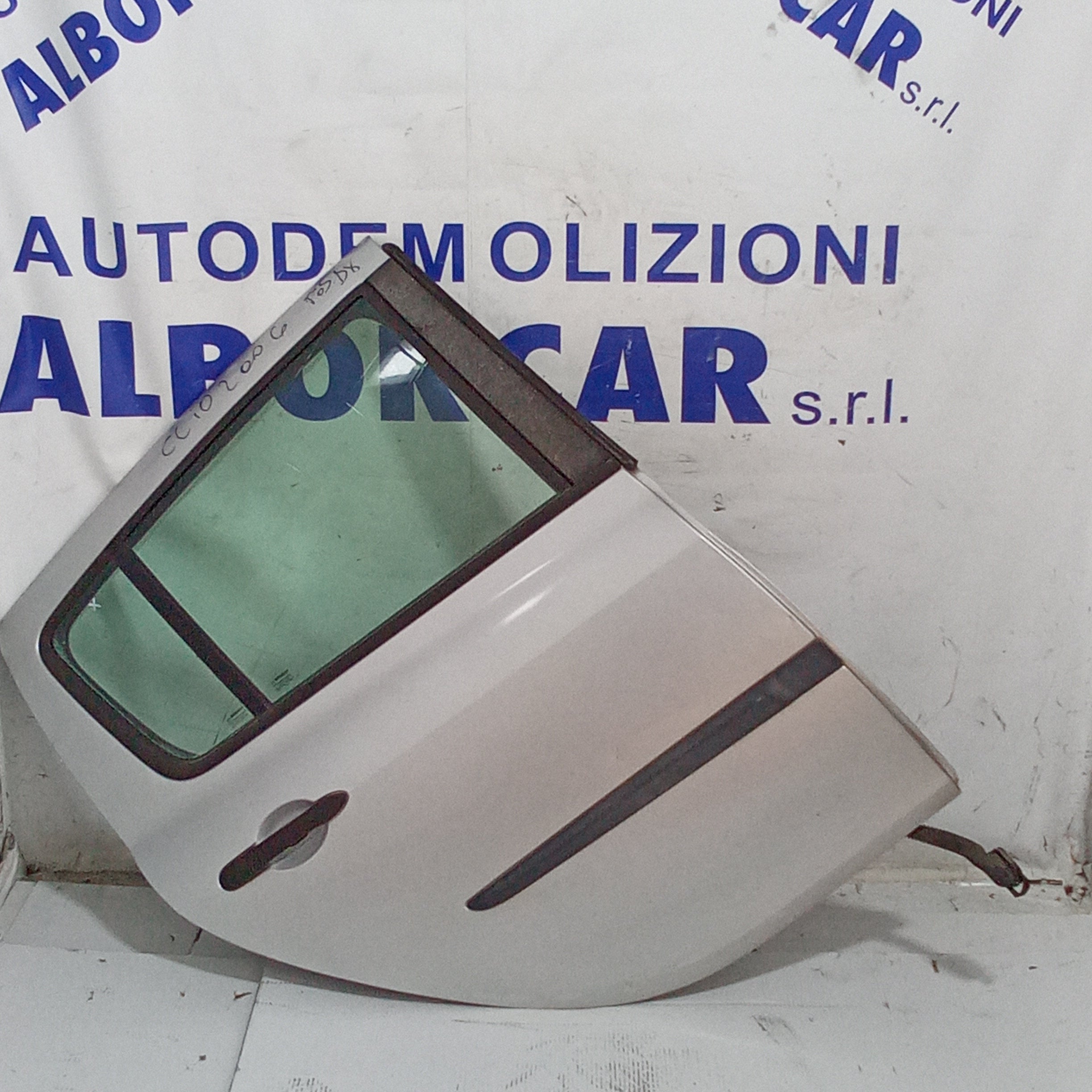 Puerta trasera derecha Renault Clio año 2004