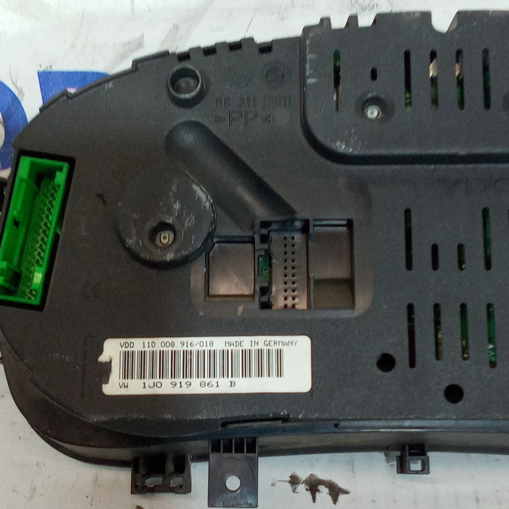 Cuadro de instrumentos/cuentakilómetros Golf 4 1.9TDI código 1J0919861B
