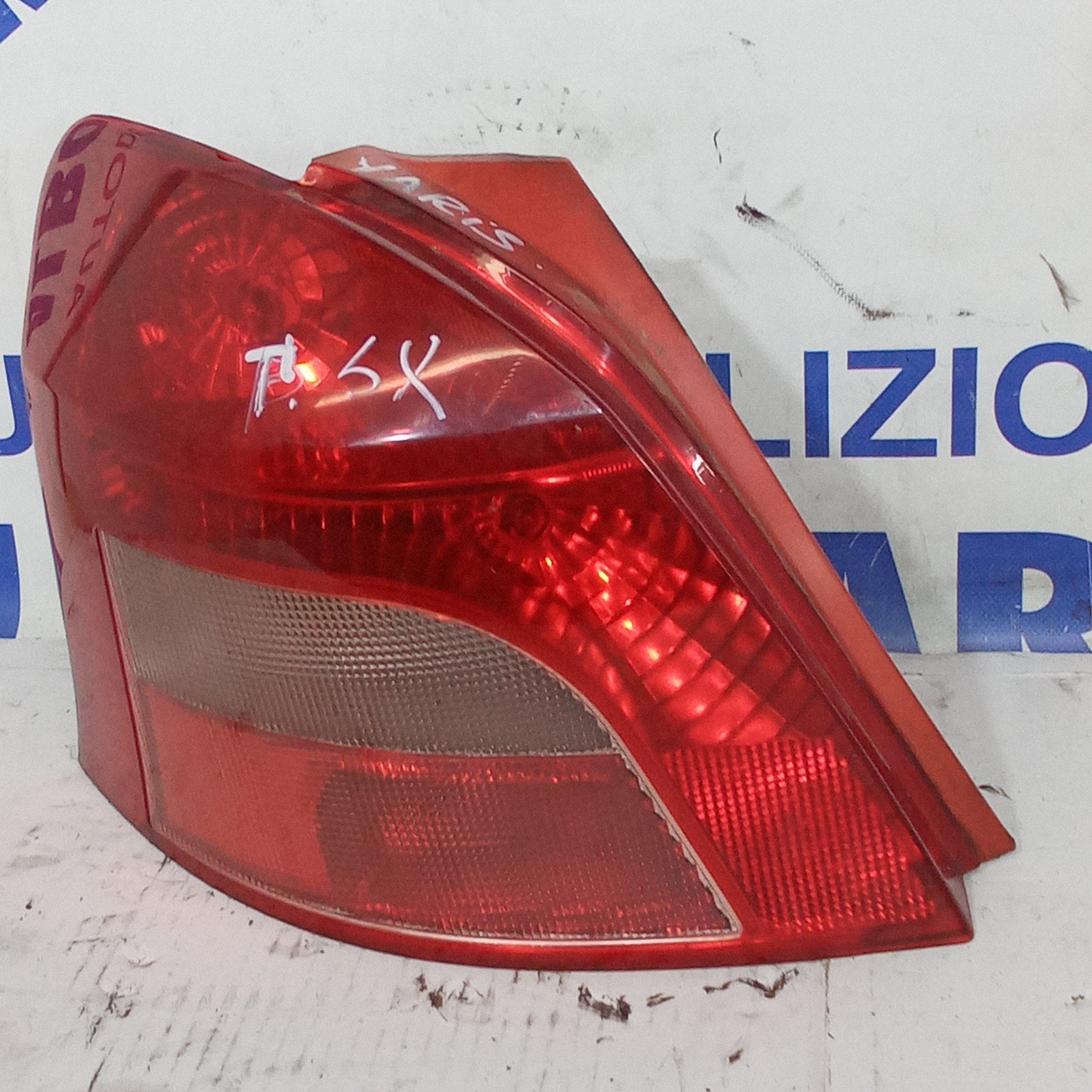 Faro trasero izquierdo Toyota Yaris año 2007