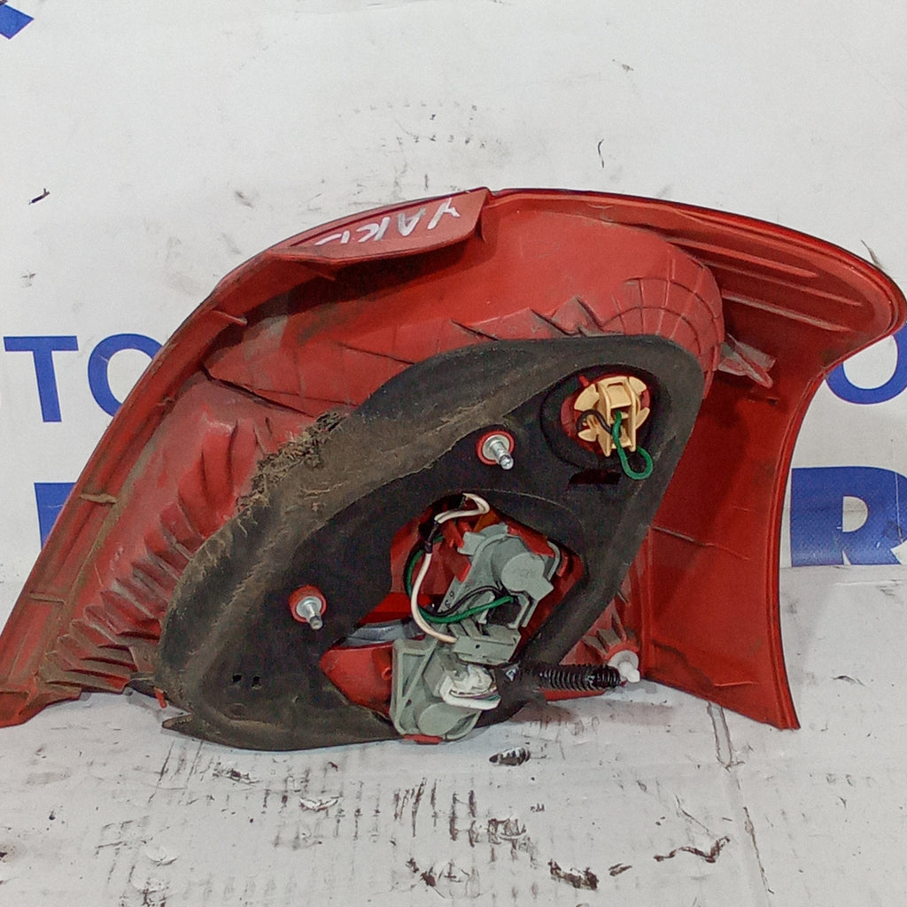 Faro trasero izquierdo Toyota Yaris año 2007