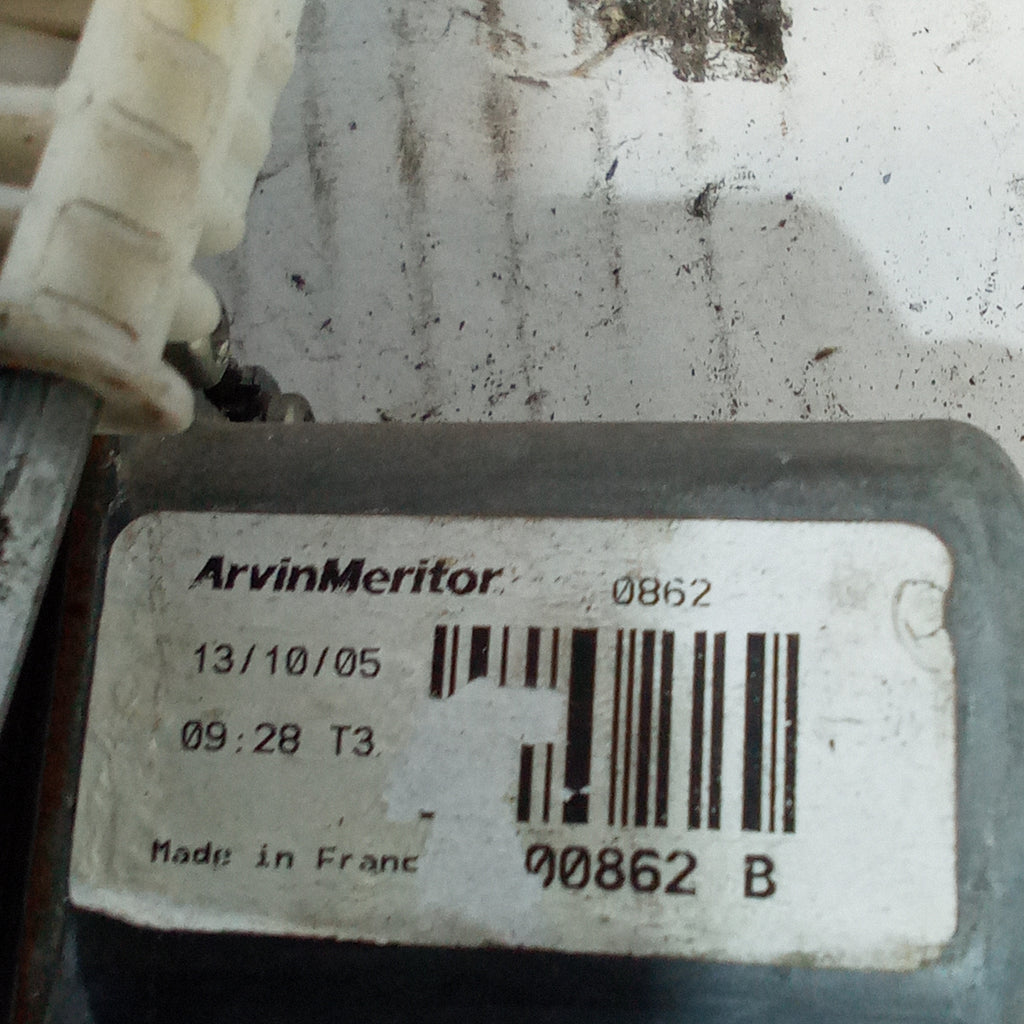 Alzavetro posteriore destro renault clio anno 2005