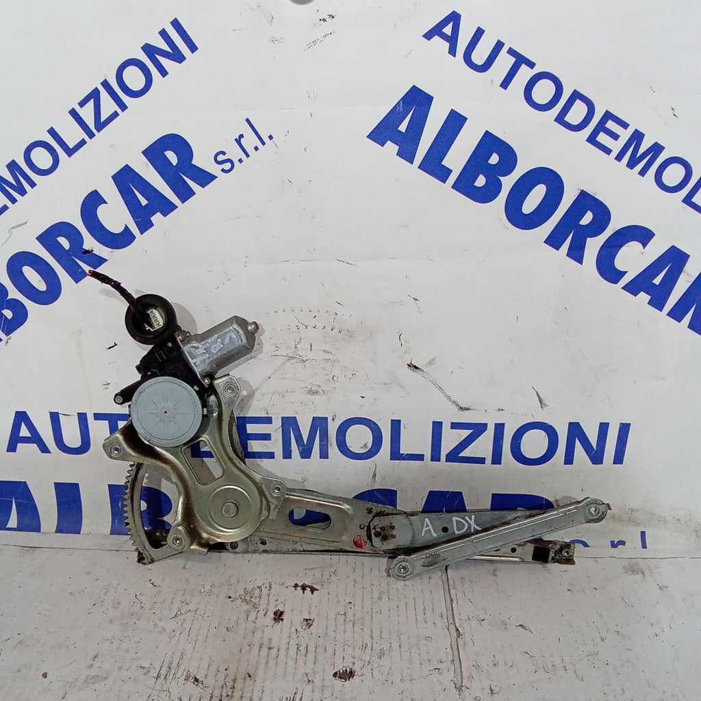 Alzavetro anteriore destro toyota yaris anno 2007