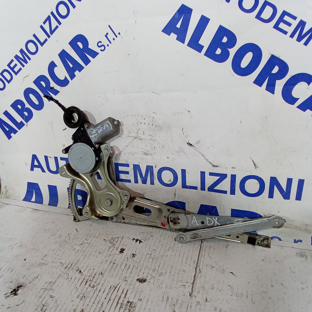 Alzavetro anteriore destro toyota yaris anno 2007
