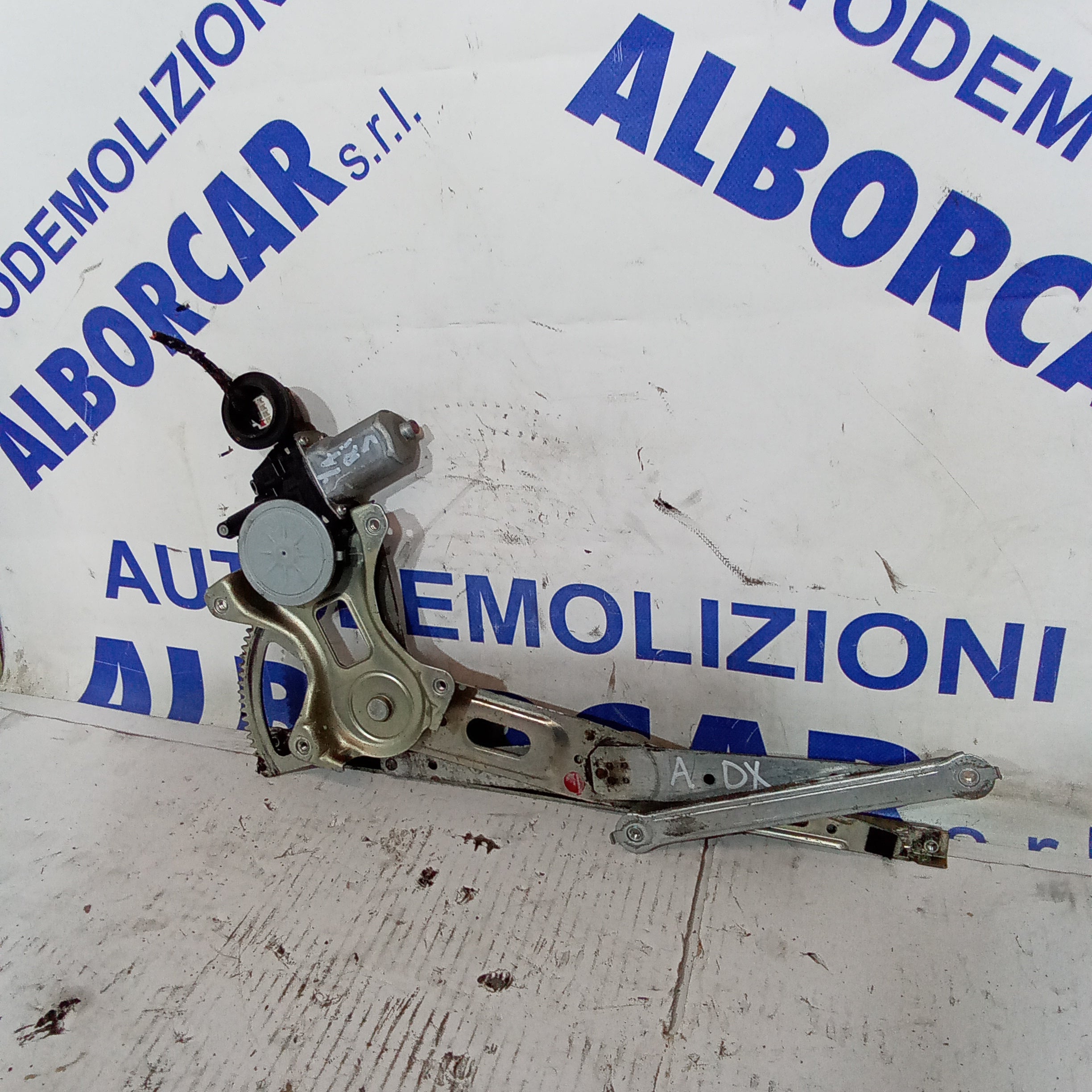 Alzavetro anteriore destro toyota yaris anno 2007