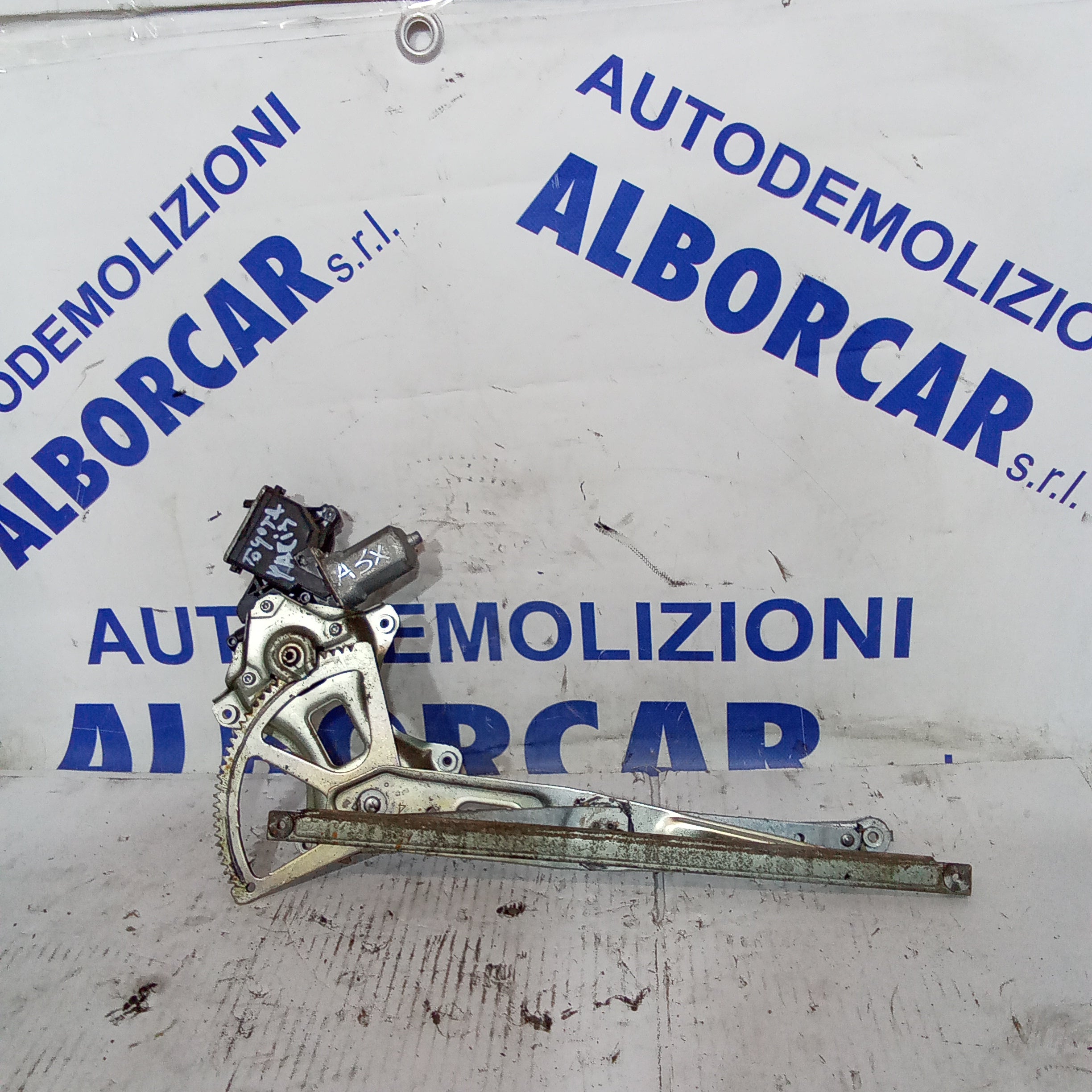 Alzavetro anteriore sinistro toyota yaris anno 2007