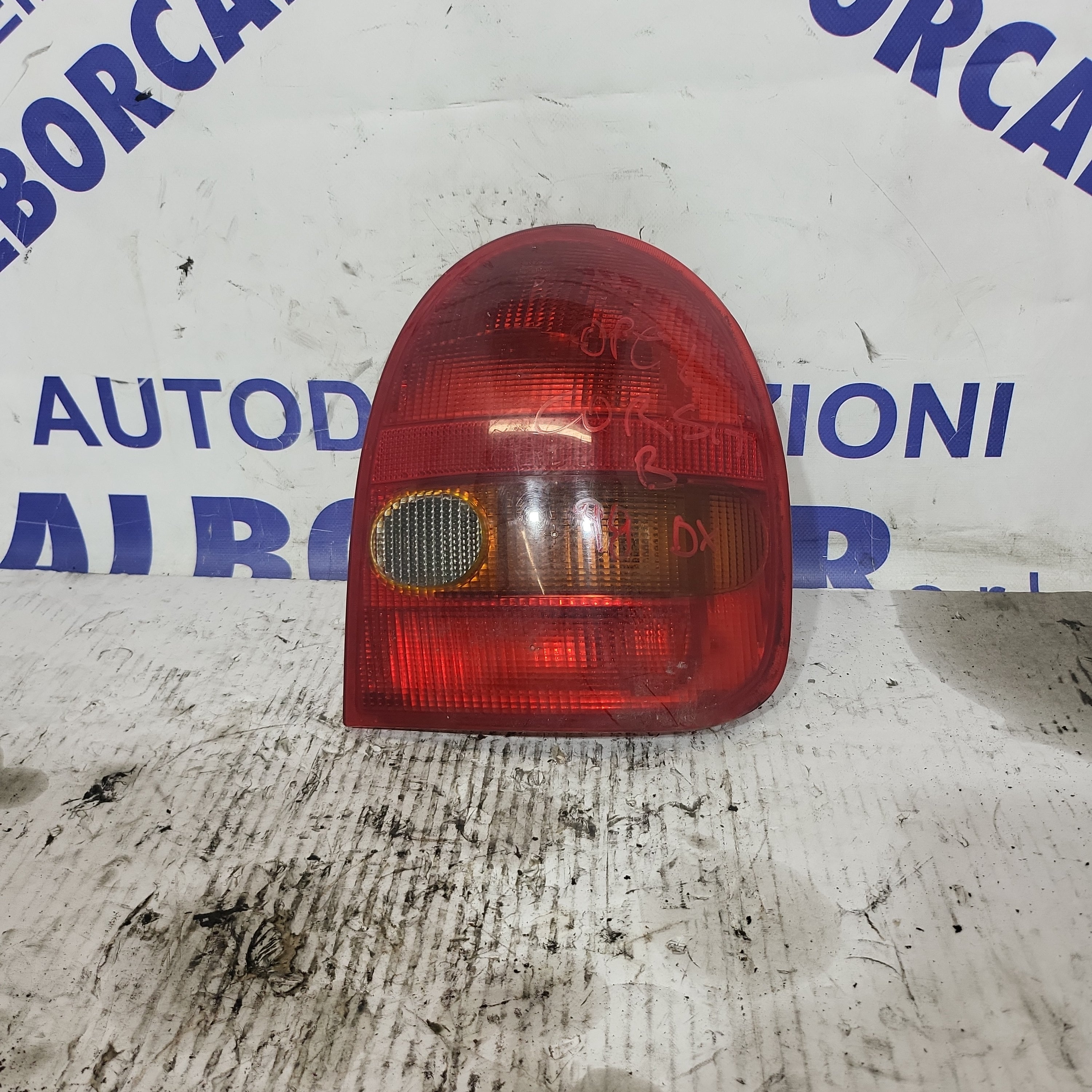 Faro trasero Opel Corsa B año 1998 derecho