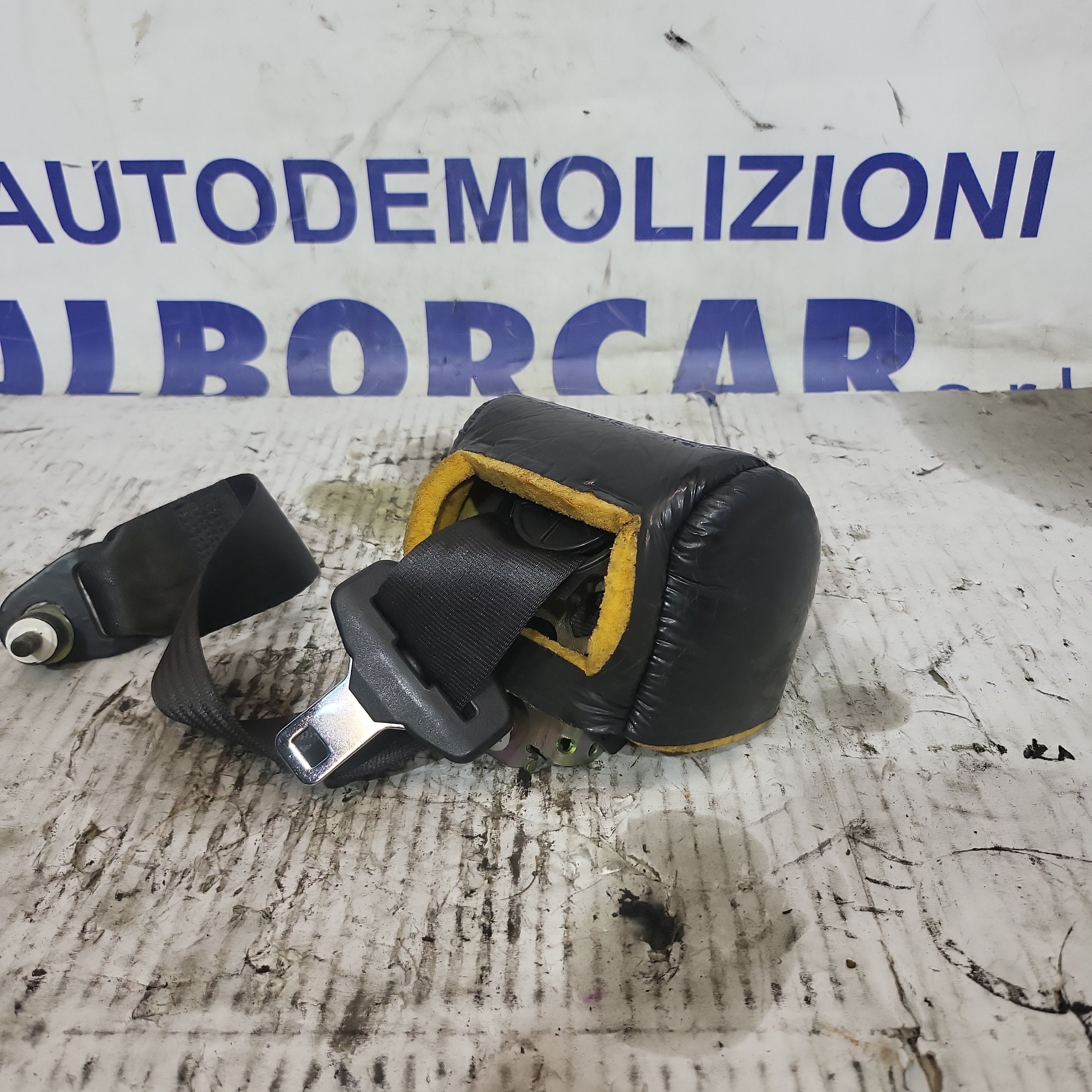 Rear right seatbelt fiat panda 1.2 code:33031764A