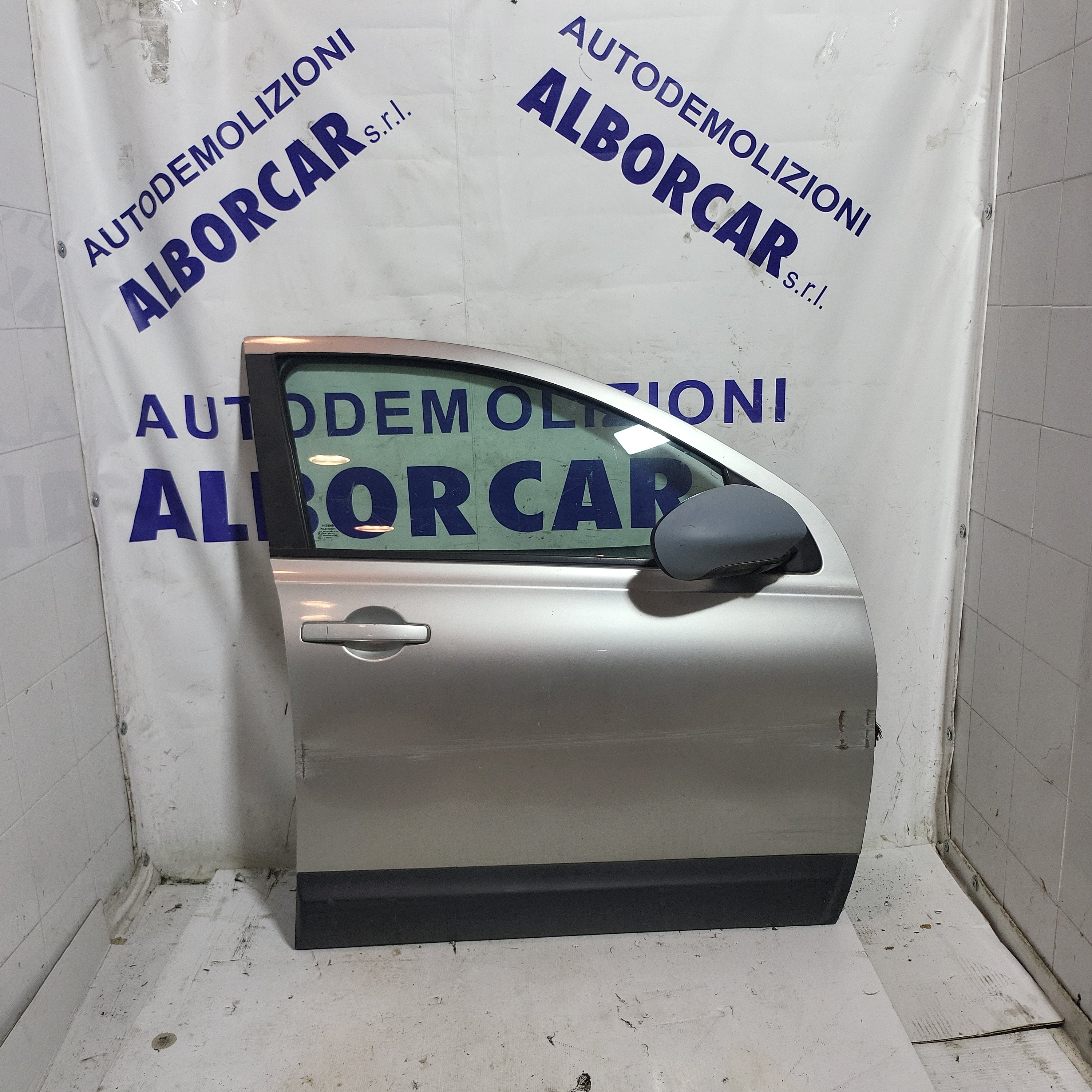 Sportello/porta anteriore destra nissan qashqai anno 2008 con ammaccatura