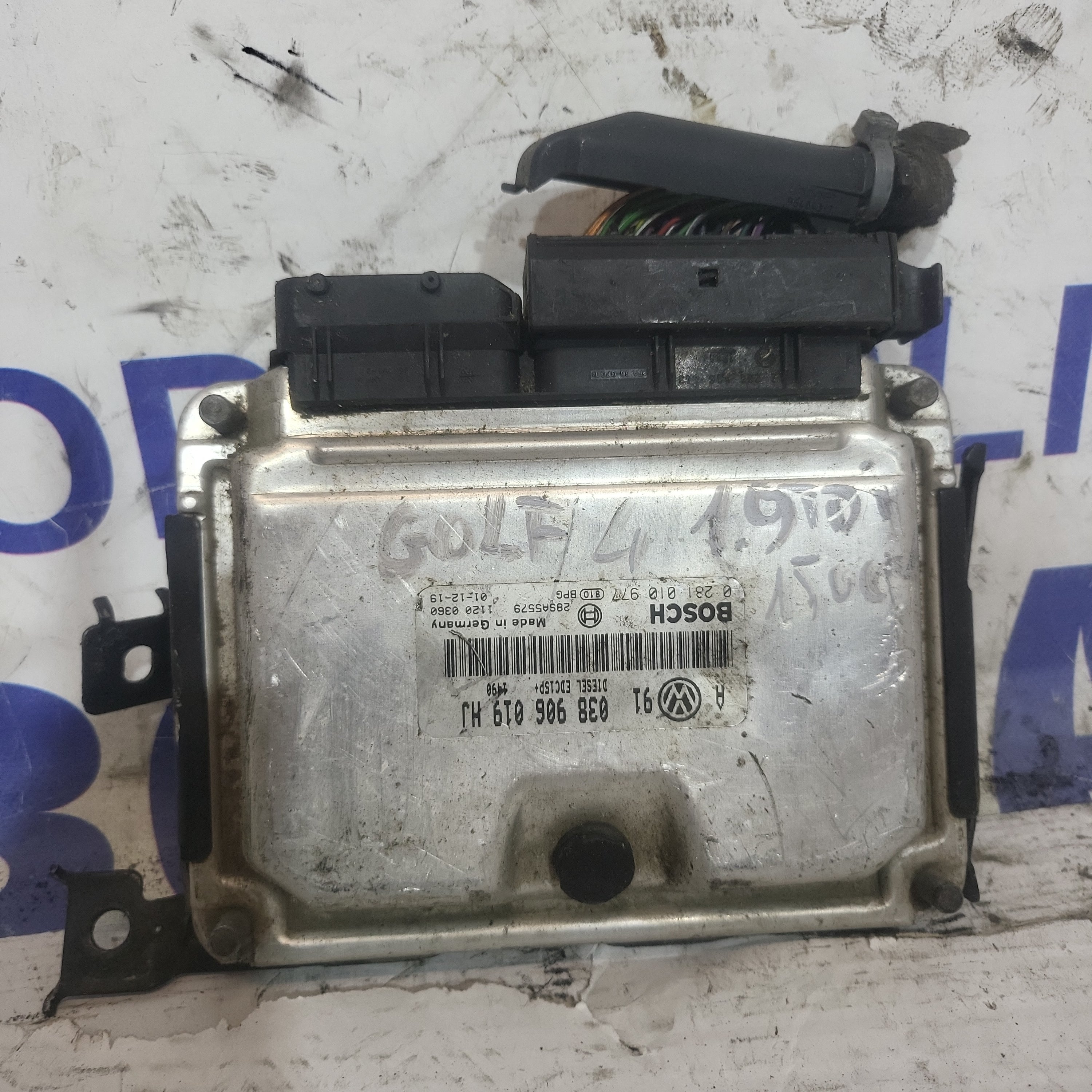 Engine control unit Golf 4 1.9 TDI code: 0281010977