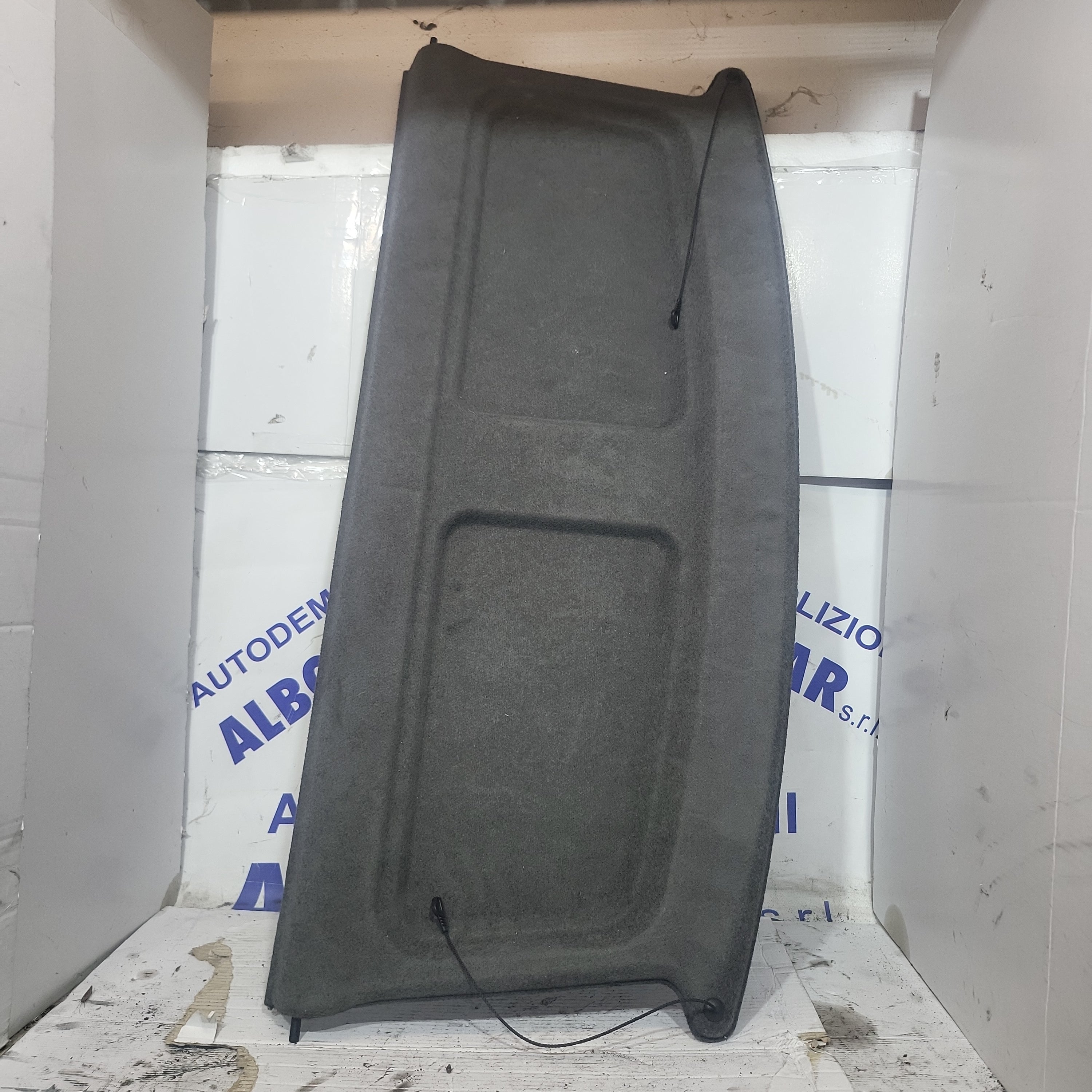 Parcel shelf