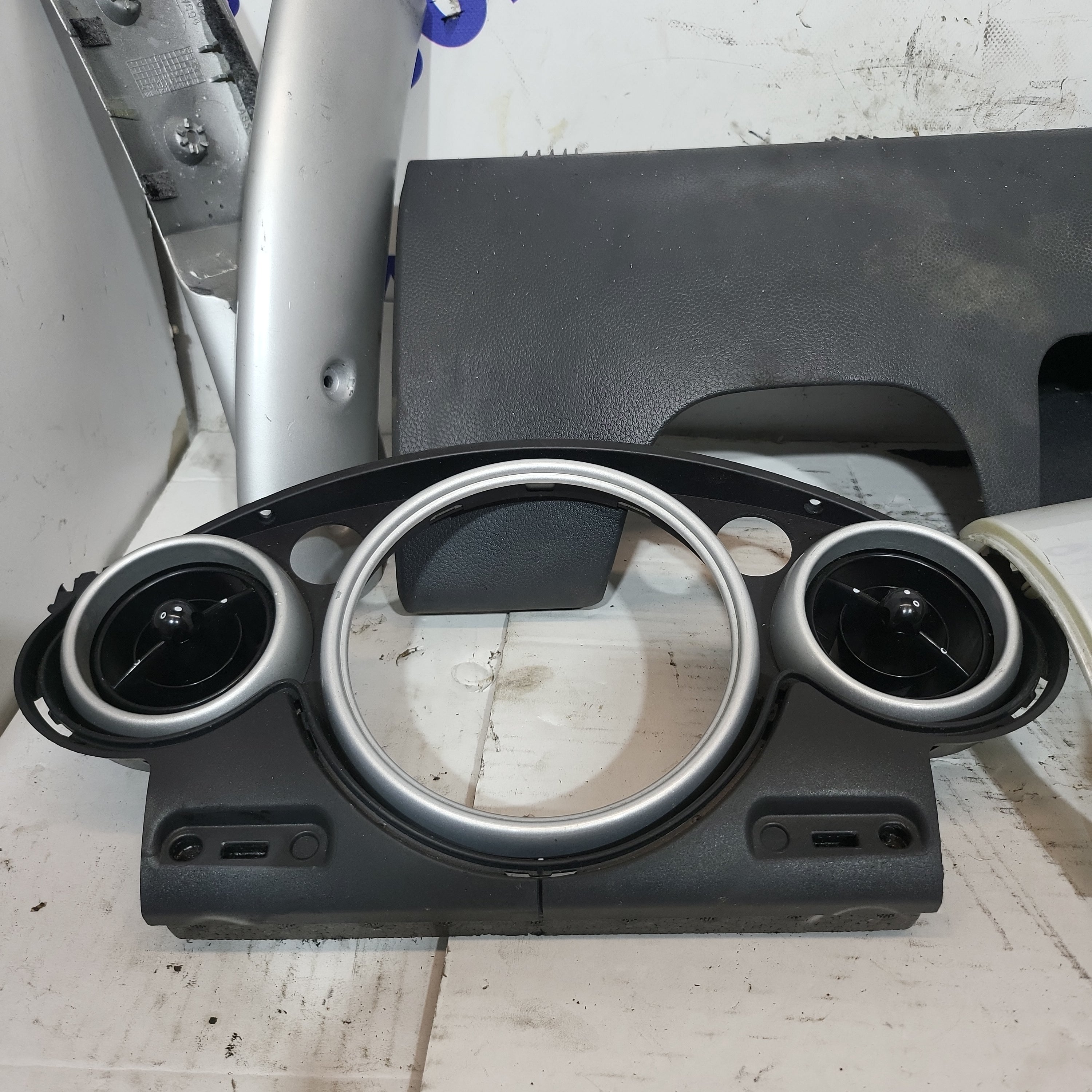 Plásticos de salpicadero mini cooper one año 2003