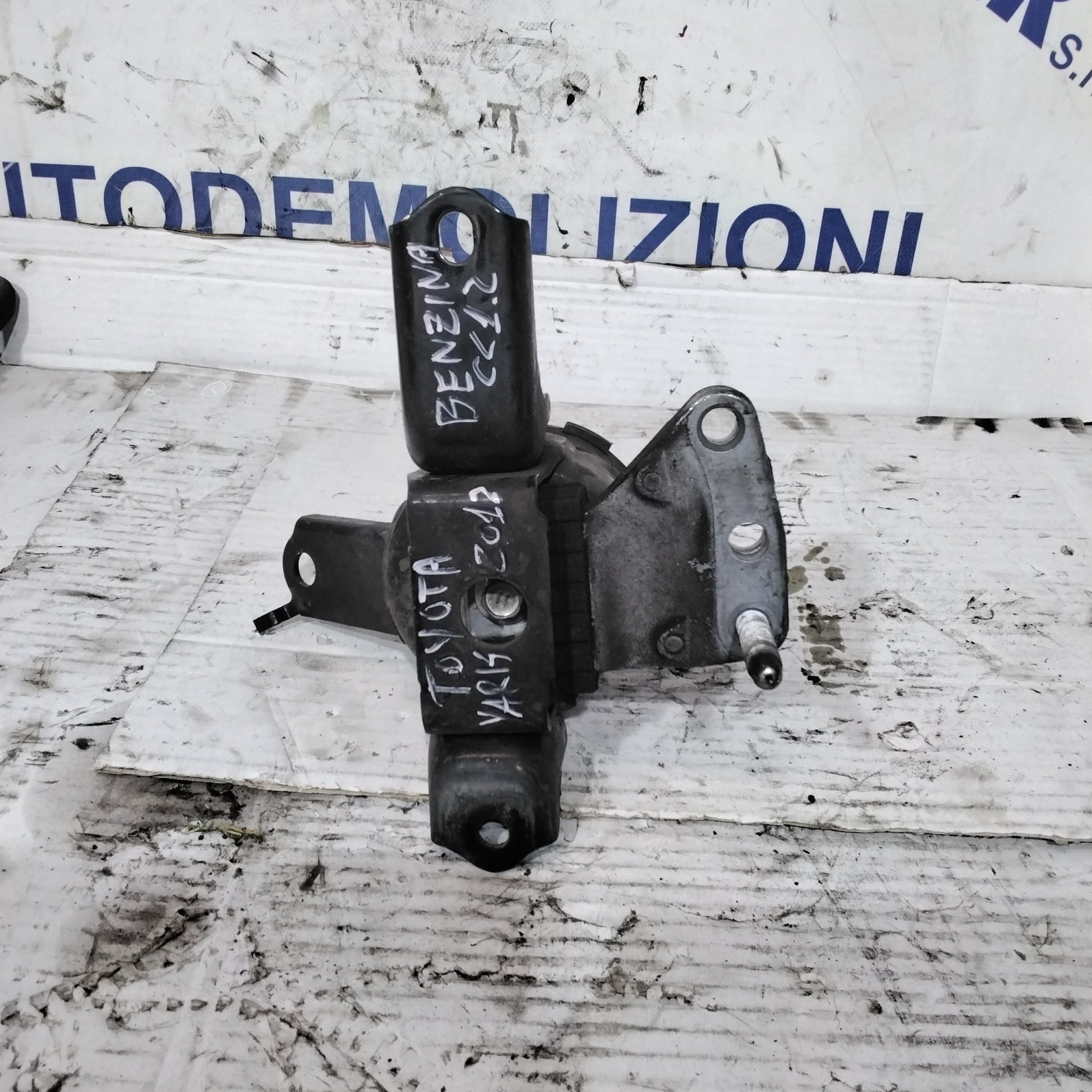 Engine mount Toyota Yaris 1.2 petrol