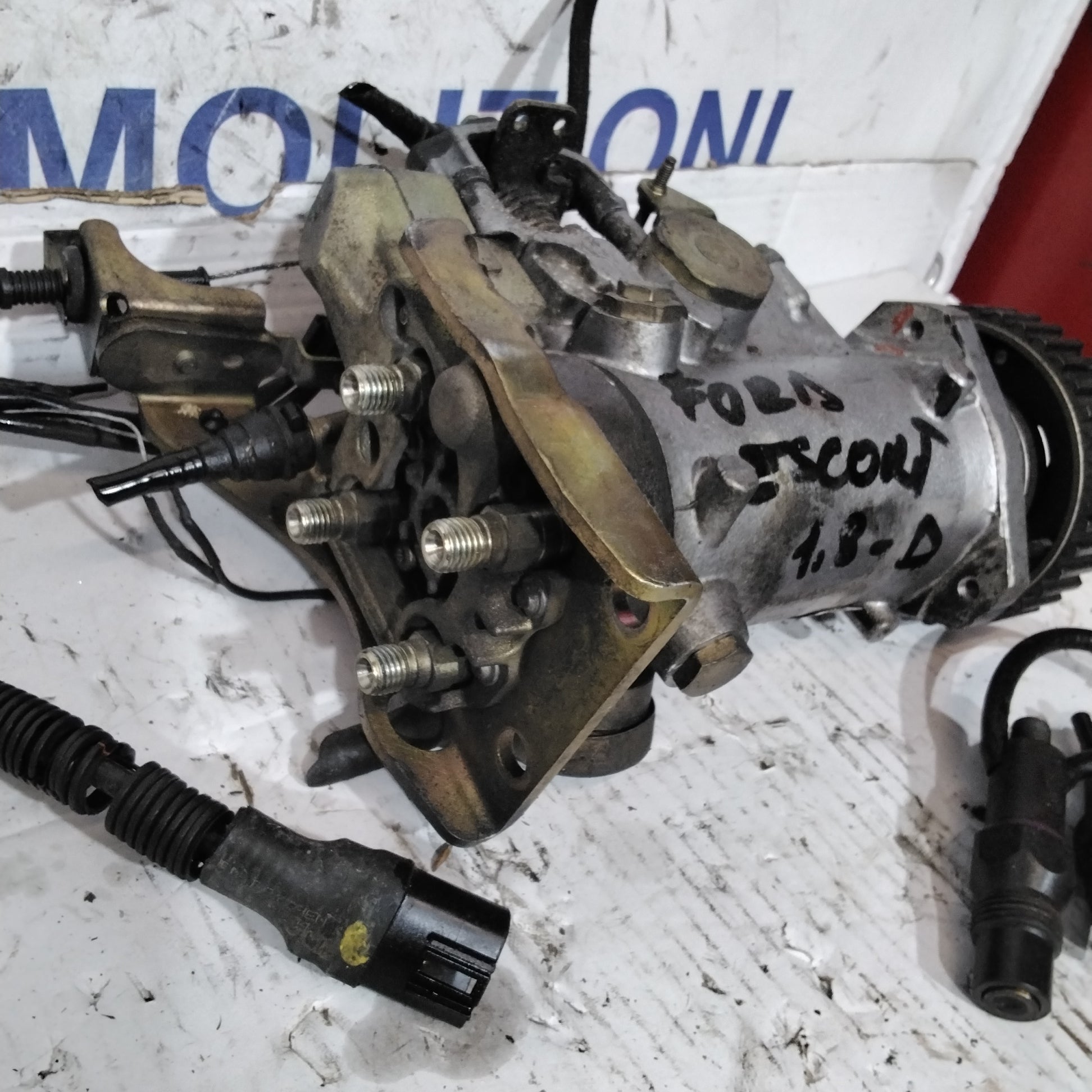 Bomba de gasoil + 4 inyectores Ford Escort 1.8 D