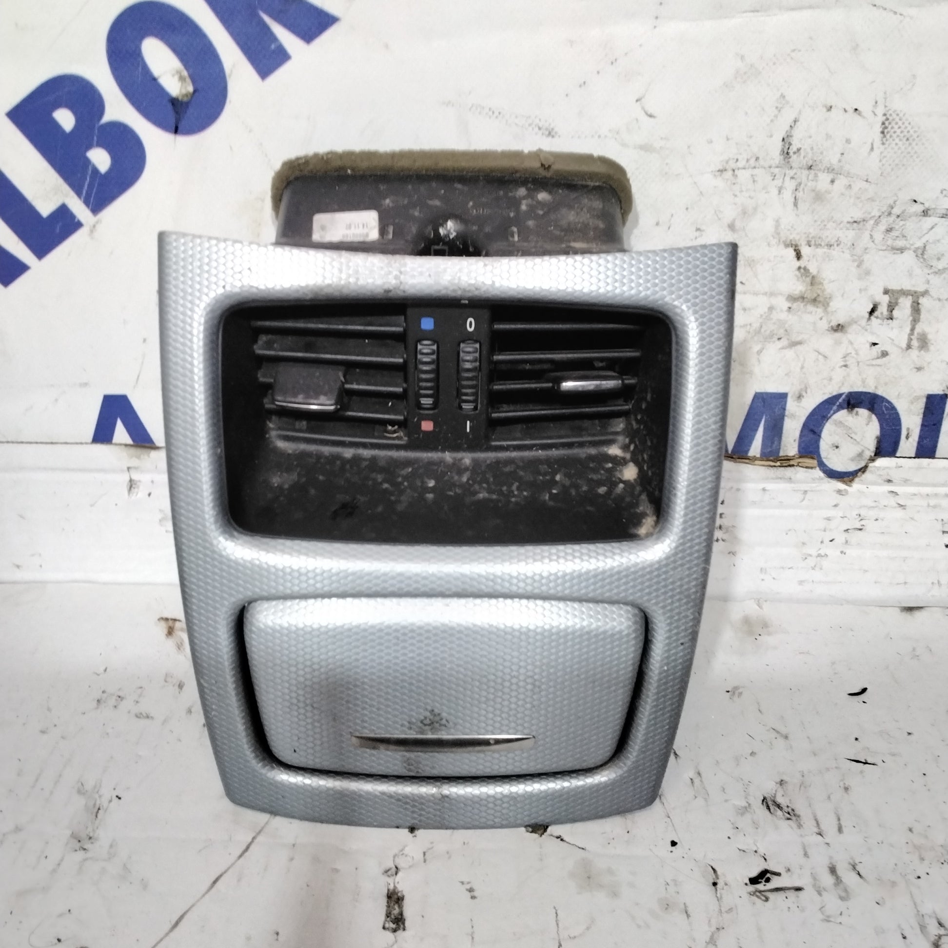 Rear air vent BMW 320D coupe