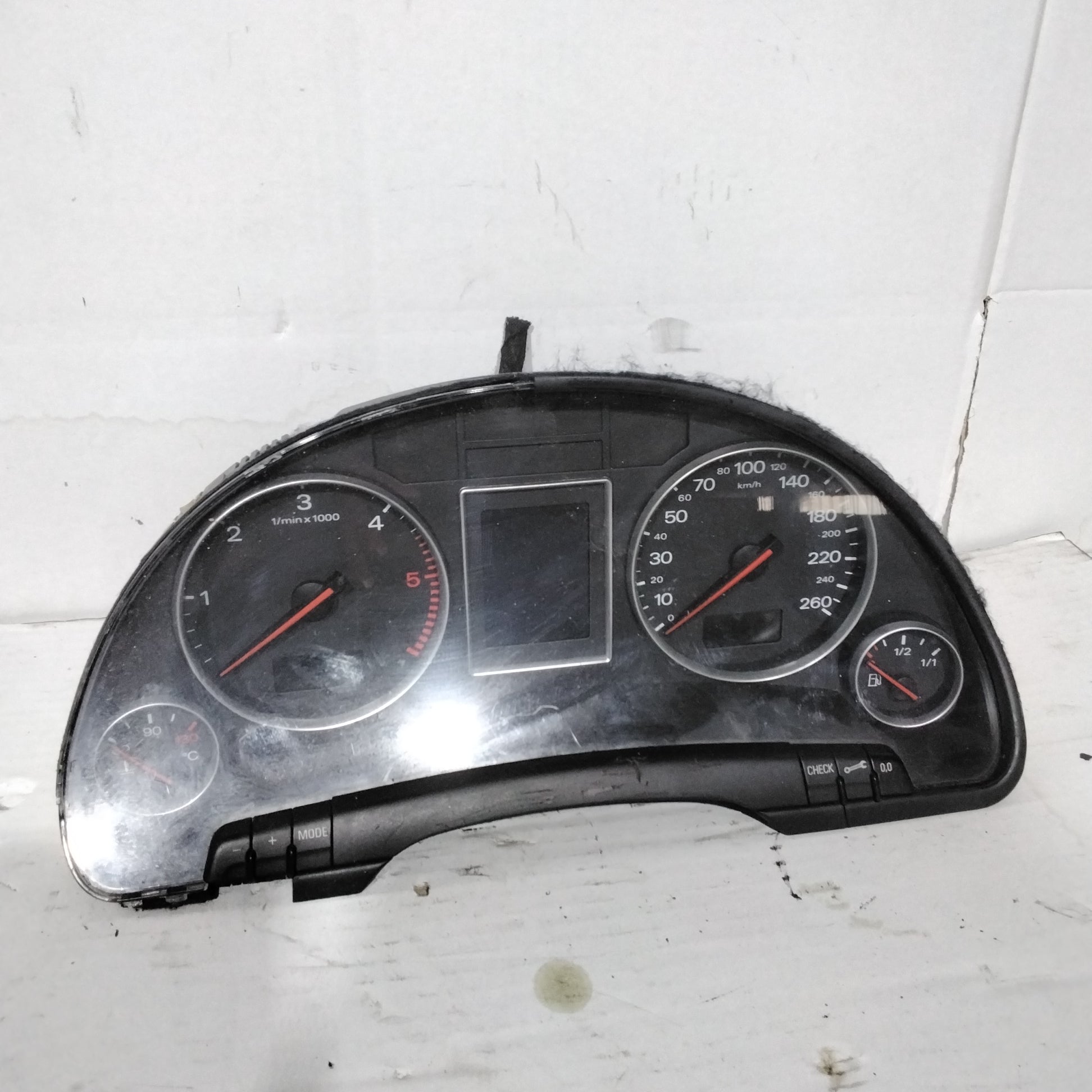 Cuadro de instrumentos/cuentakilómetros Audi A4 código 0263626035