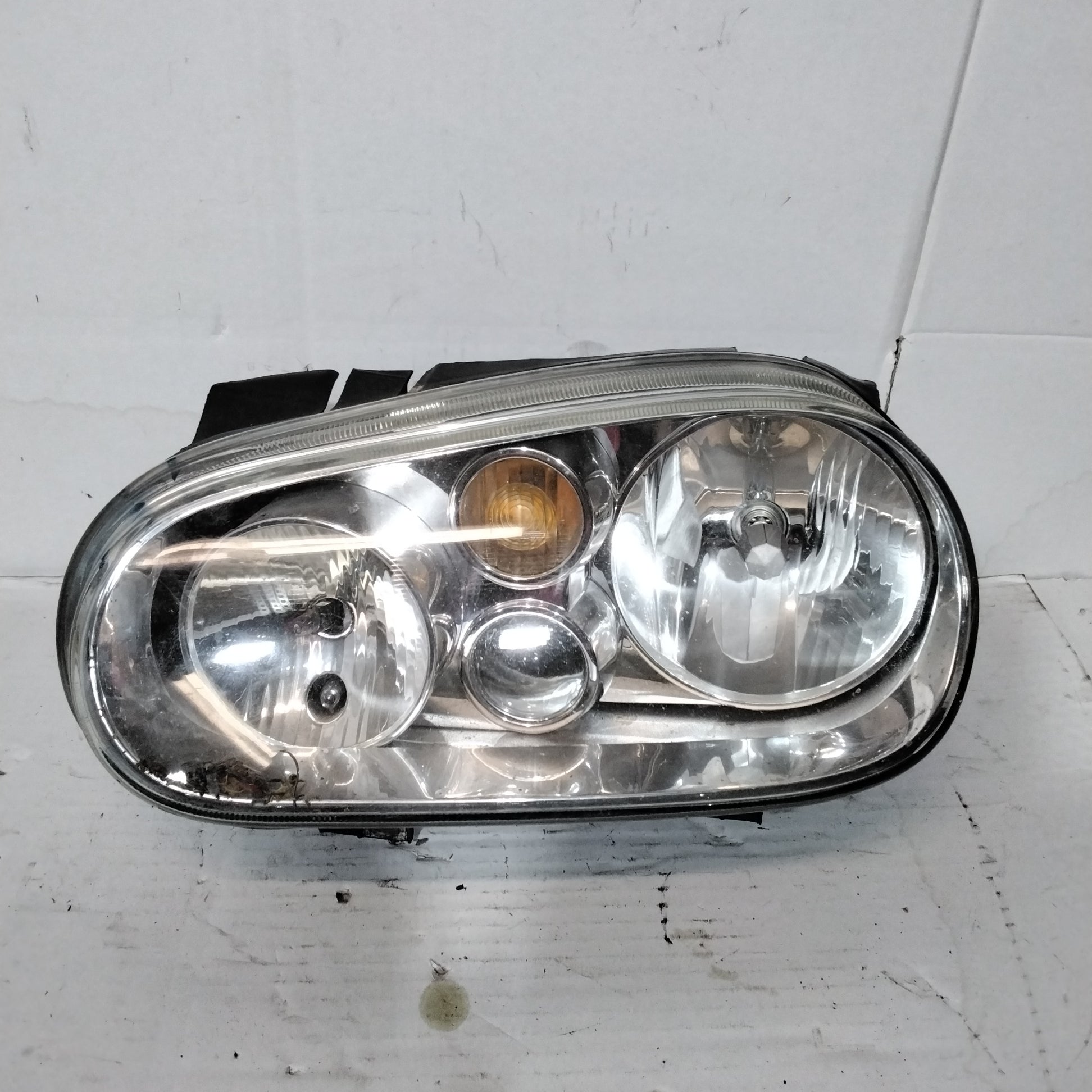 Left headlight Golf 4 2003