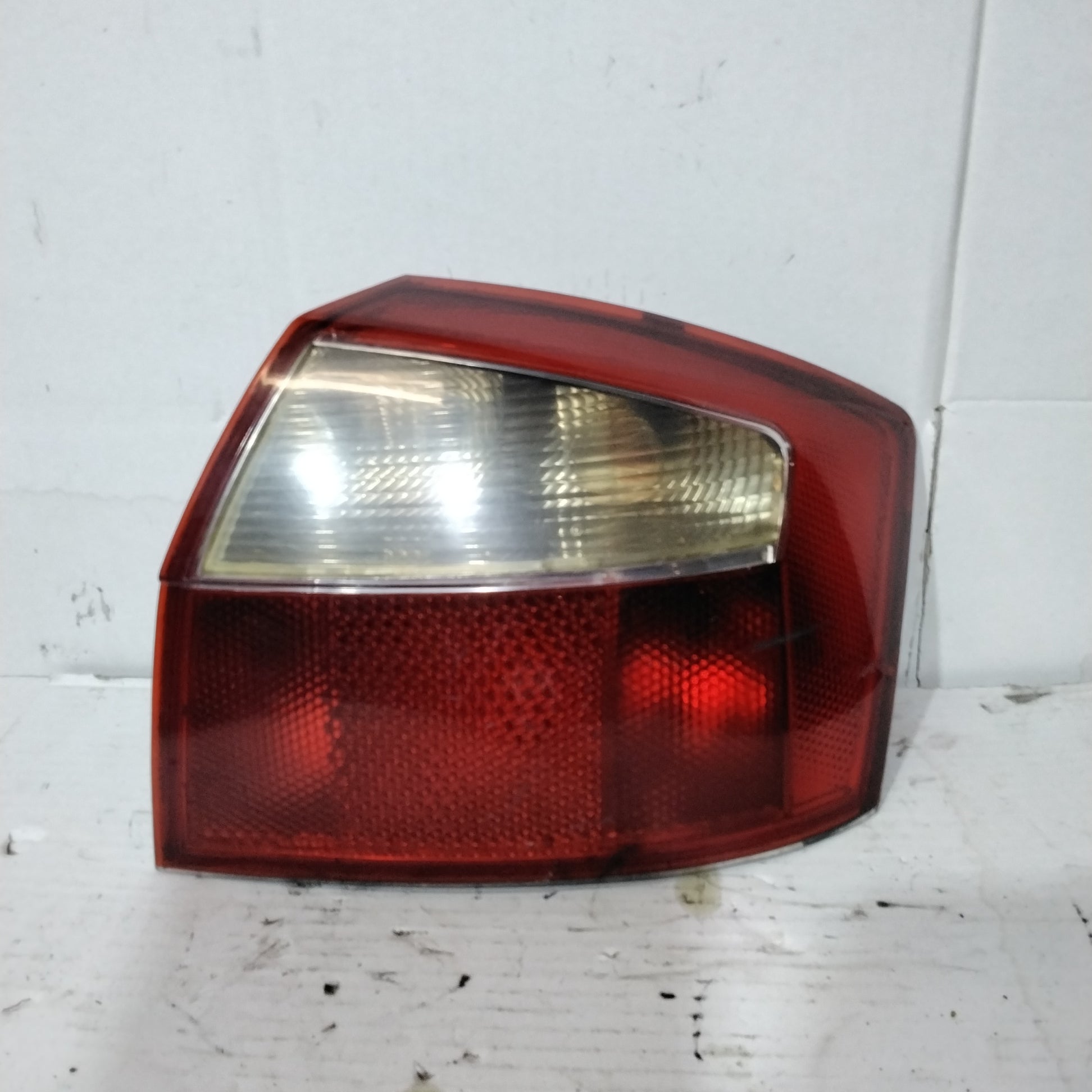 Piloto/faro trasero izquierdo Audi A4 berlina
