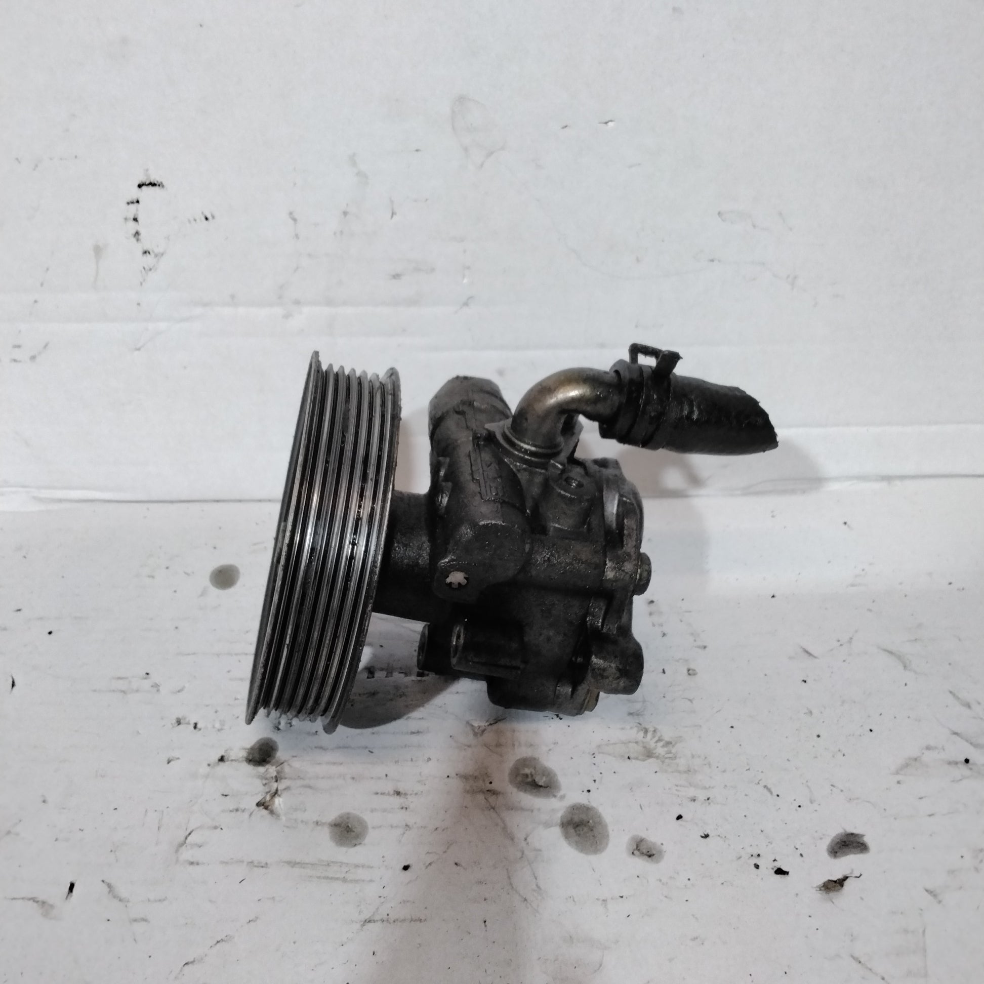 Volkswagen Bora power steering pump