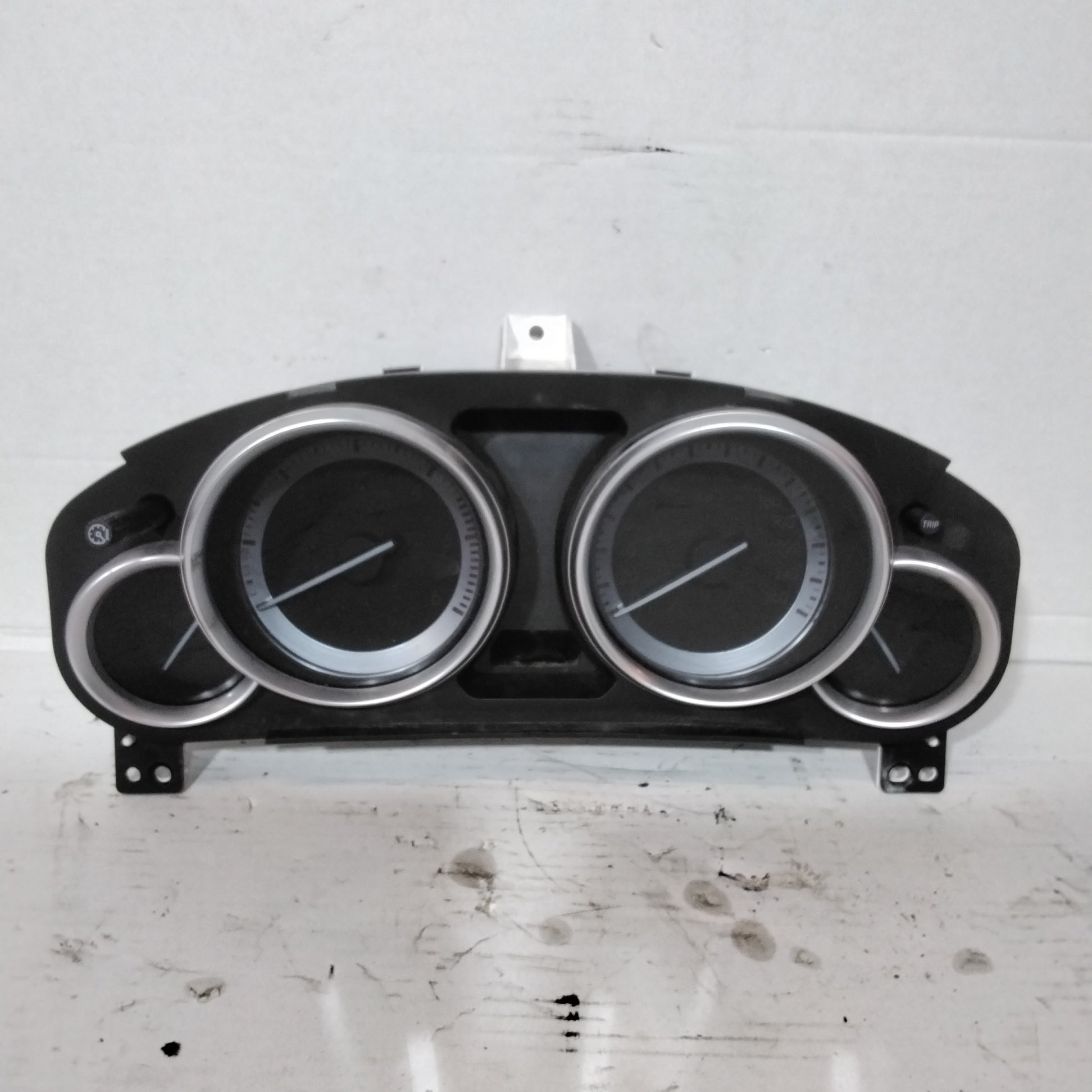 Panel de instrumentos/cuentakilómetros Mazda 6 2007 código 1GGAJ7D
