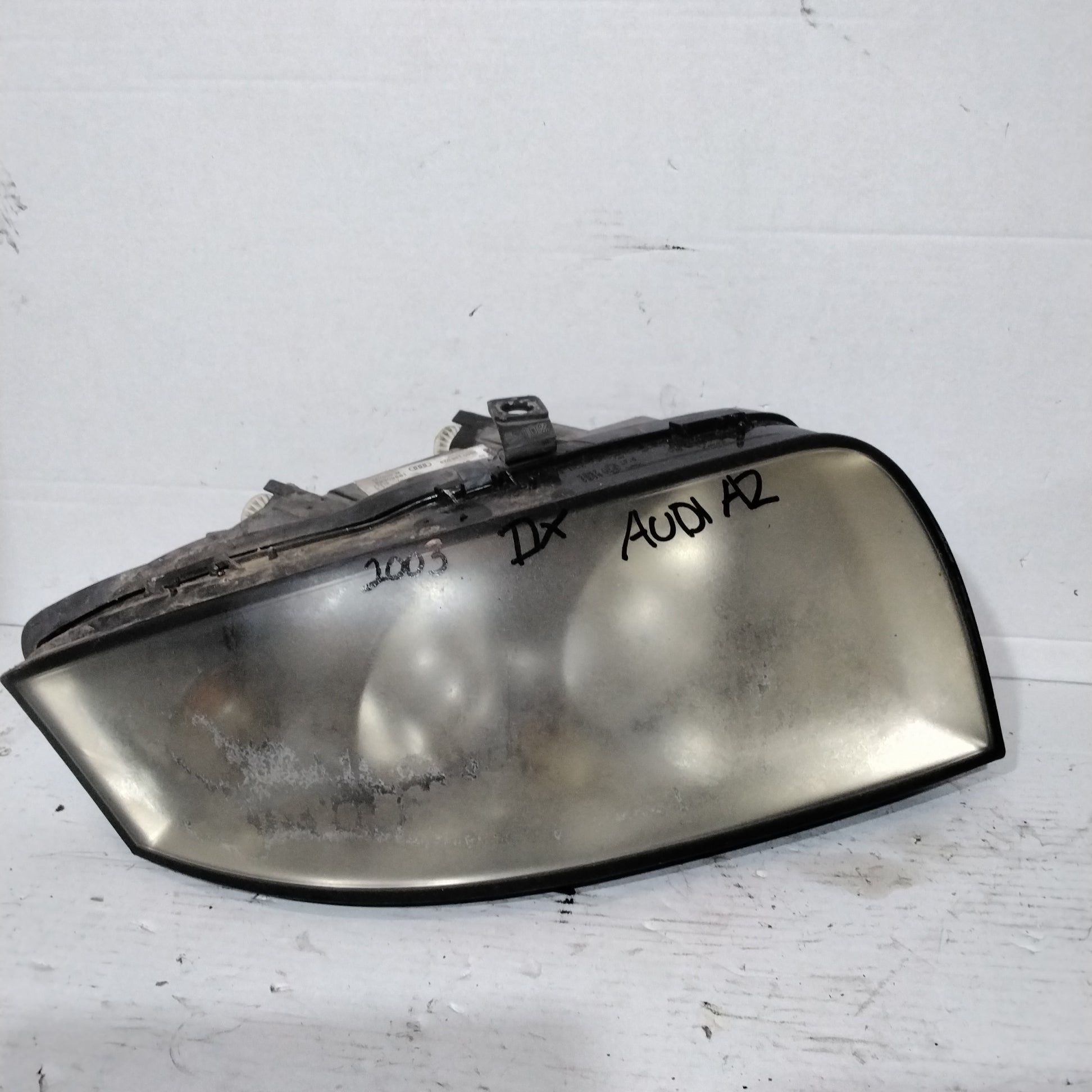 Audi A2 2003 right headlight/taillight