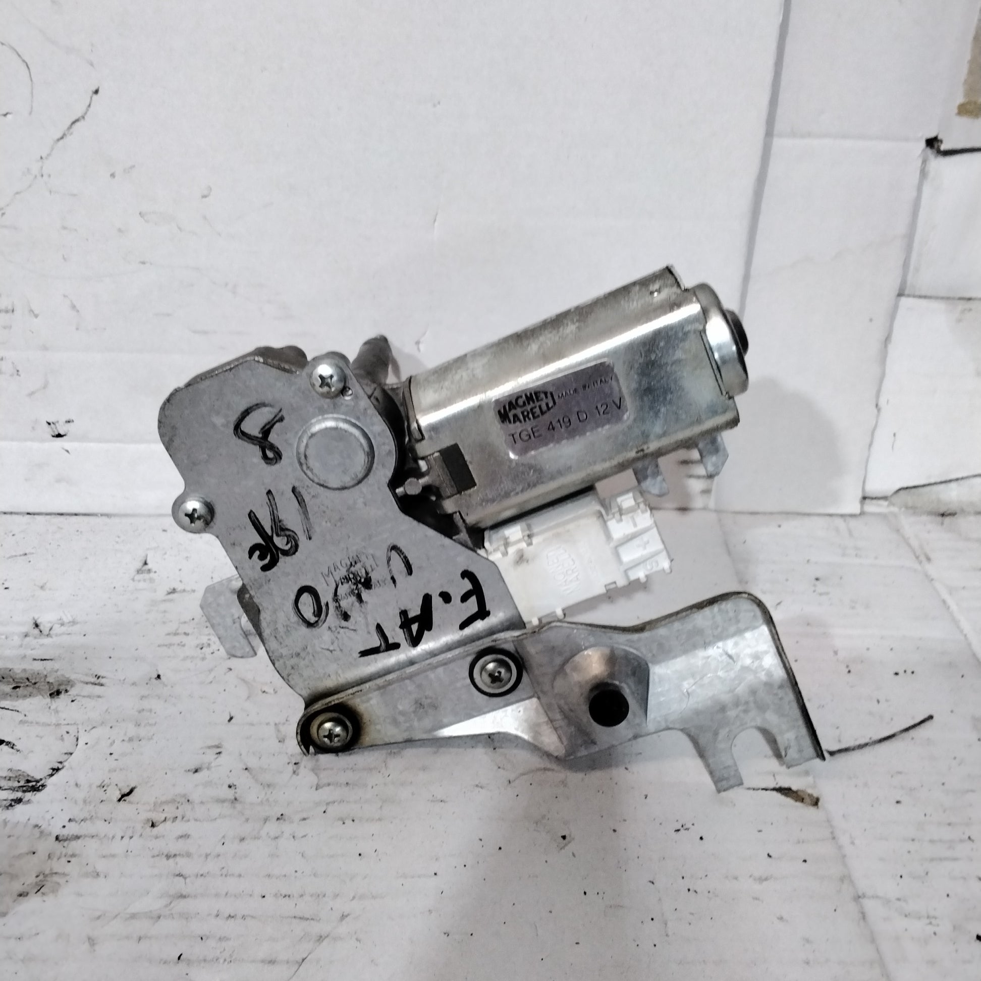Motor de limpiaparabrisas trasero Fiat Uno