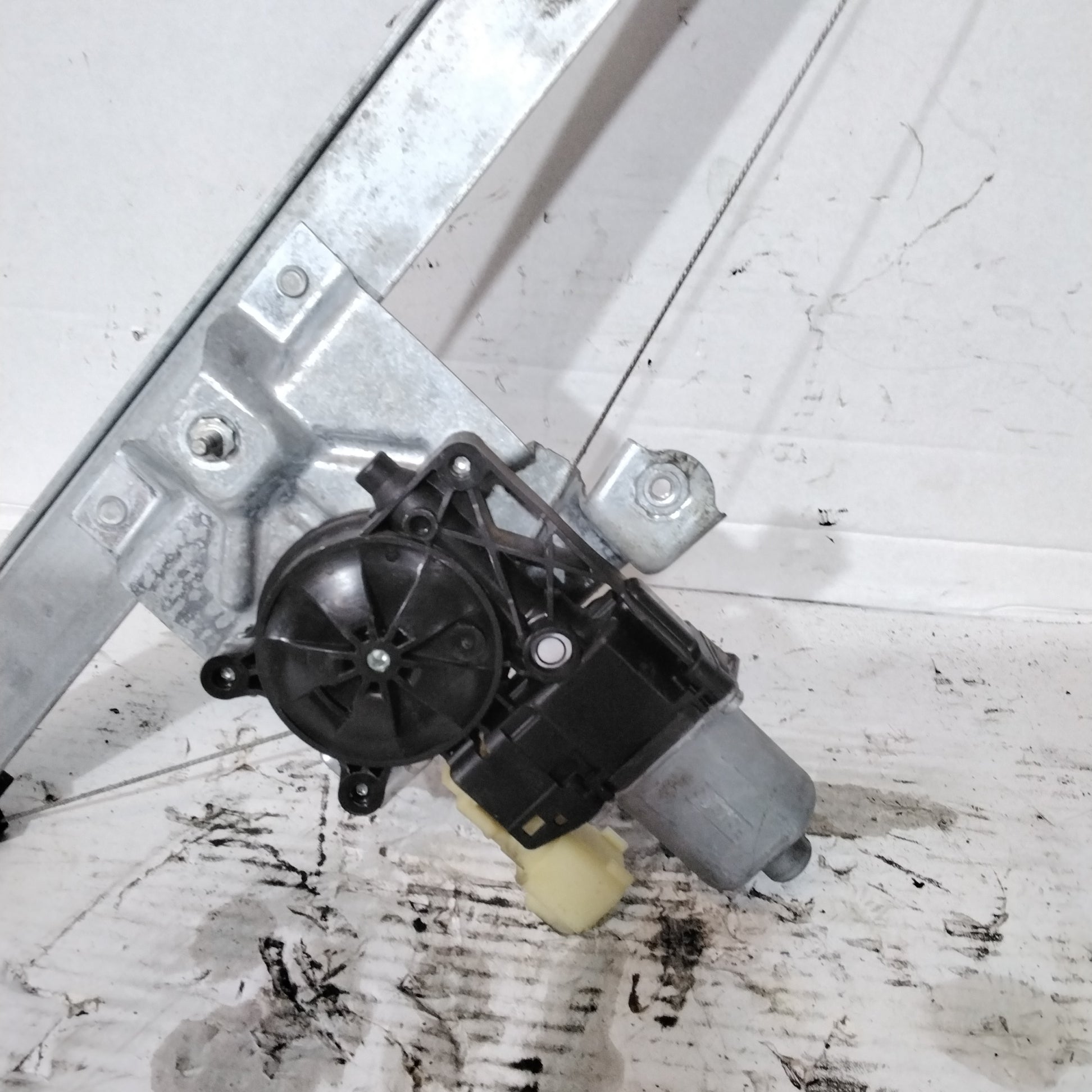 Front left window motor Ford Fiesta