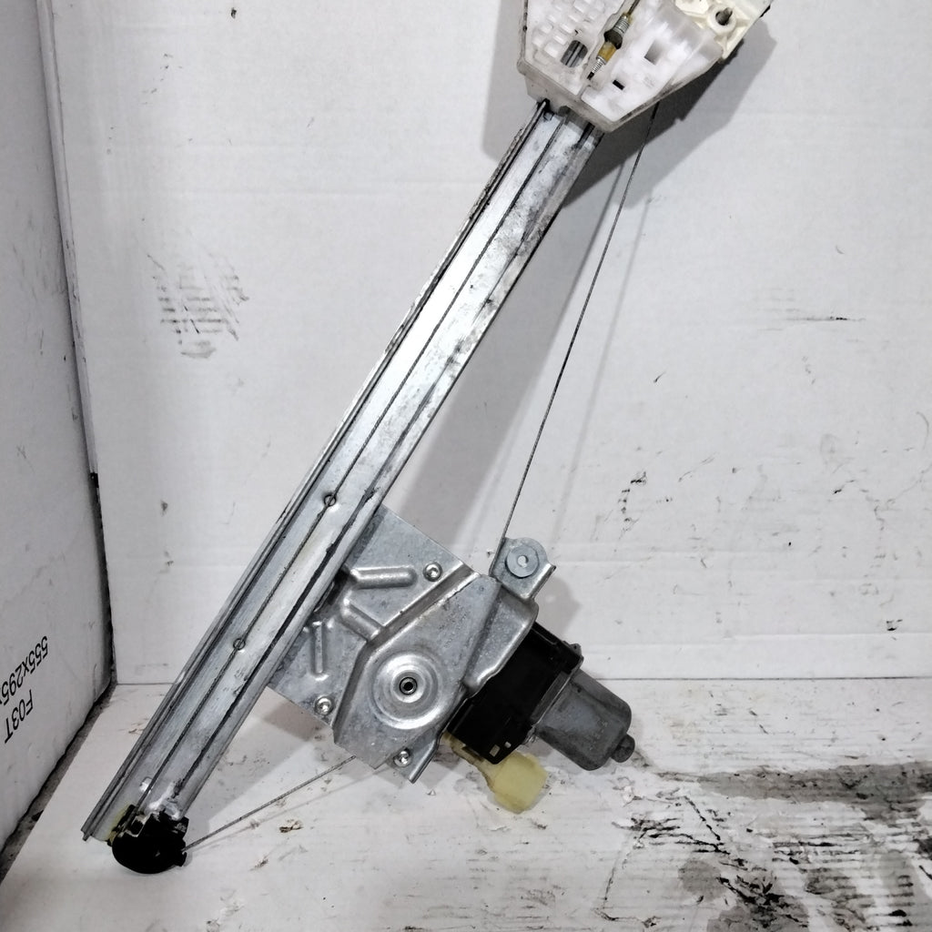 Motor de elevalunas delantero derecho Ford Fiesta