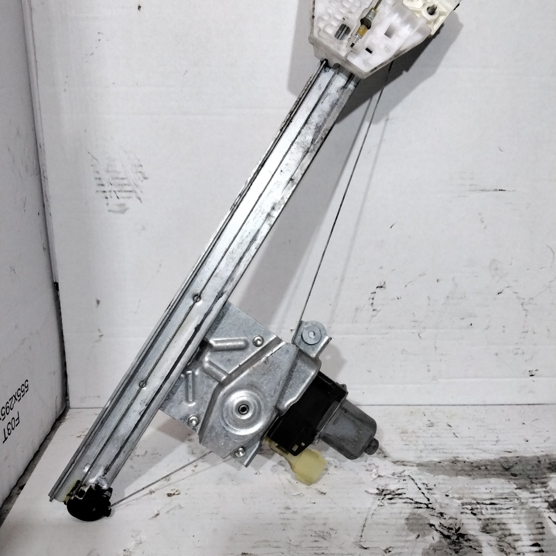 Motor de elevalunas delantero derecho Ford Fiesta
