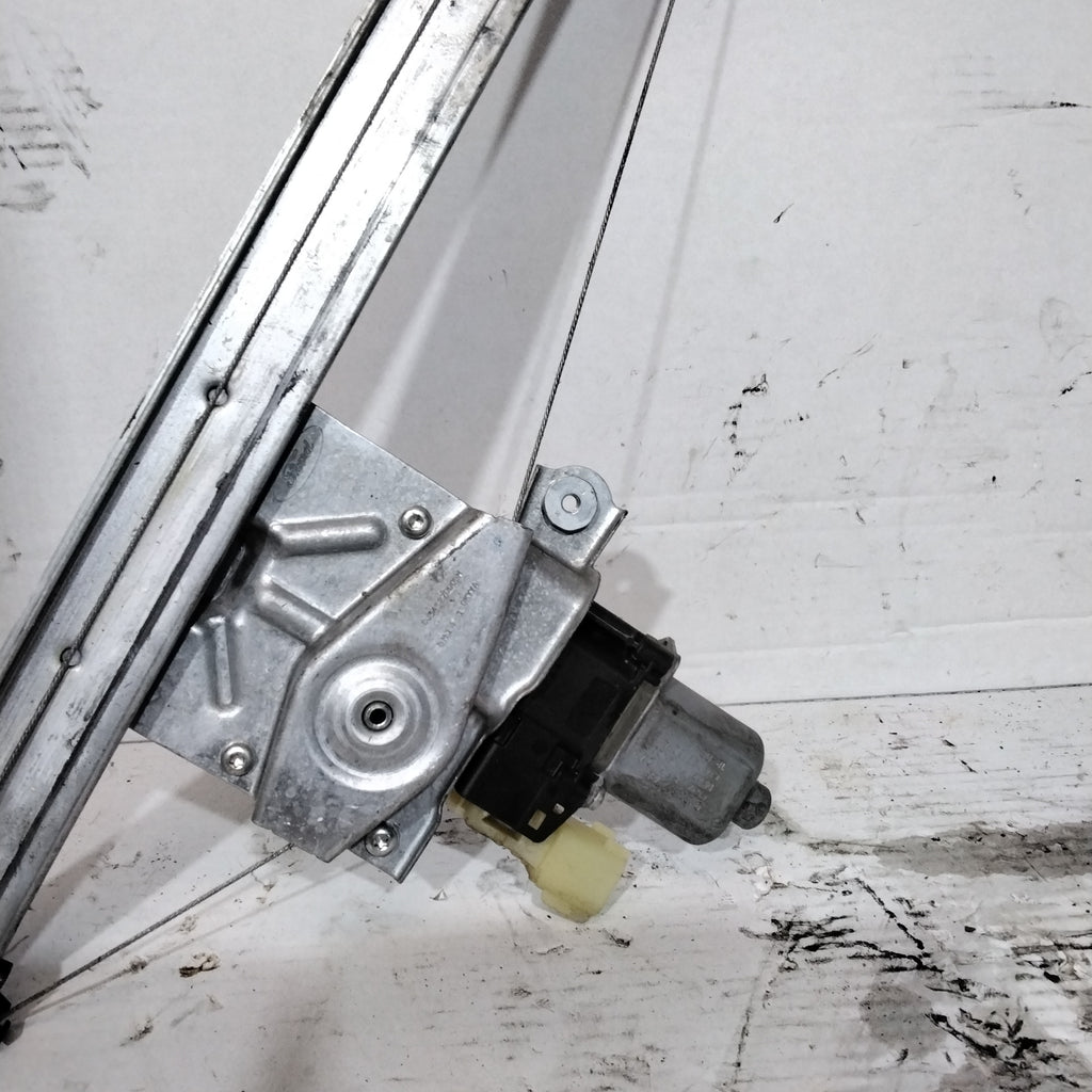 Motor de elevalunas delantero derecho Ford Fiesta