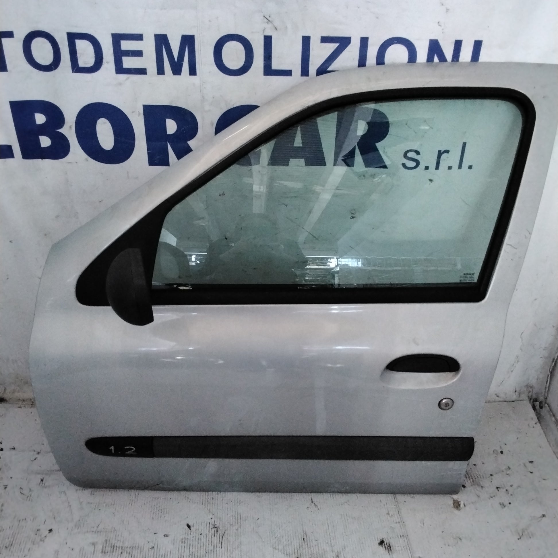Puerta delantera izquierda Renault Clio 2003
