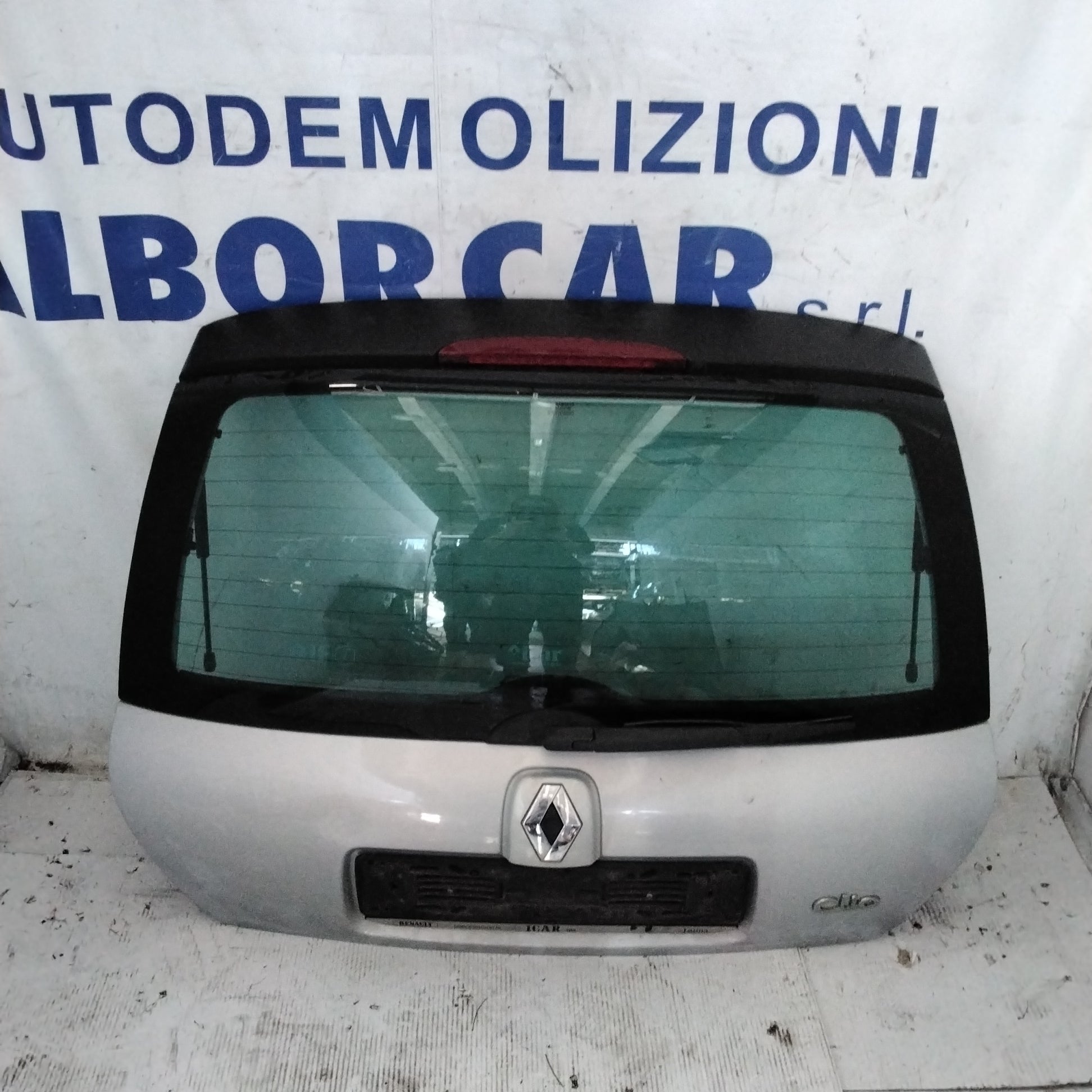 Portón trasero Renault Clio 2003