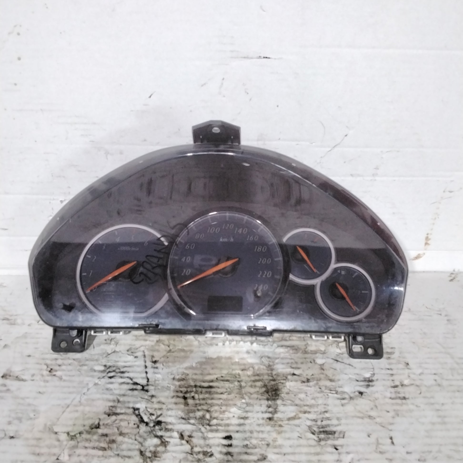 Quadro strumenti/ contachilometri mitsubishi grandis codice 8100A197