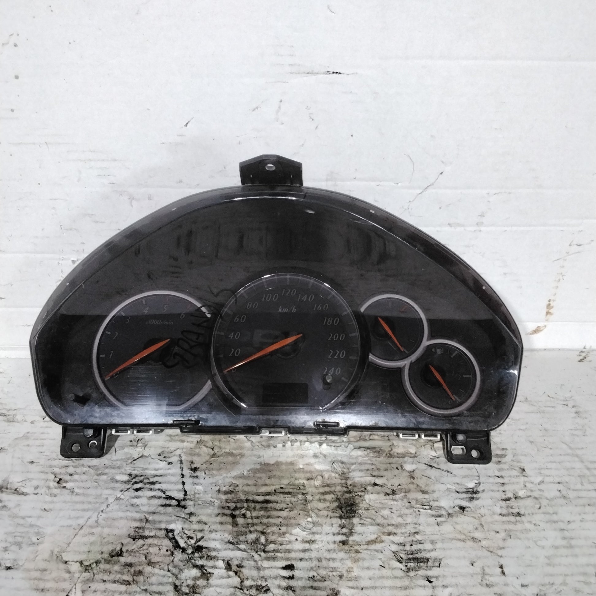 Quadro strumenti/ contachilometri mitsubishi grandis codice 8100A197