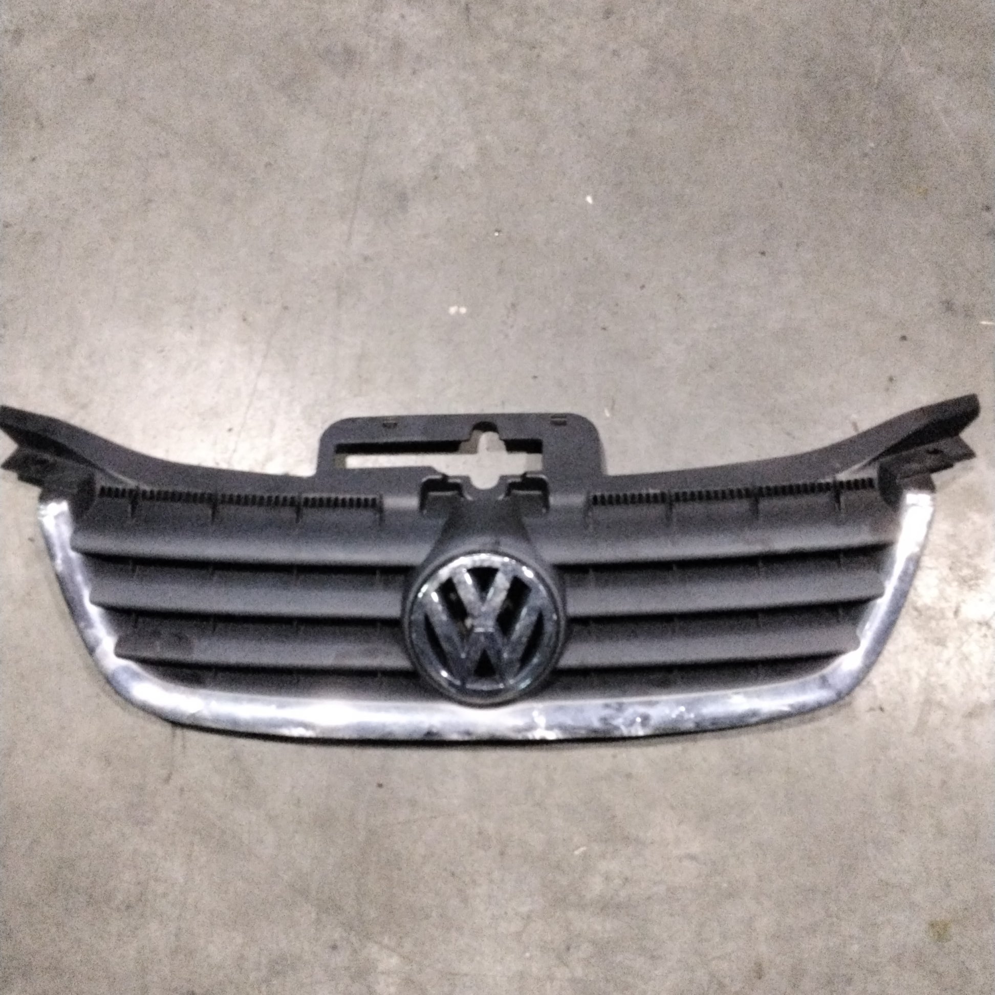 mascherina griglia frontale volkswagen touran anno 2004