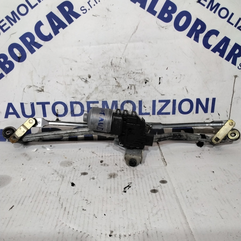 Motor del limpiaparabrisas delantero Audi A4 cód: 0390241509
