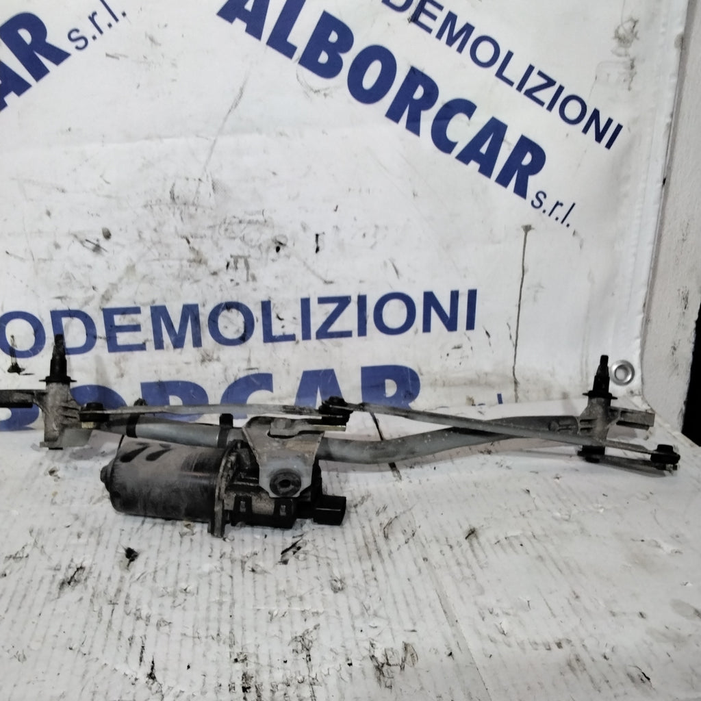Windshield wiper motor Mazda 3