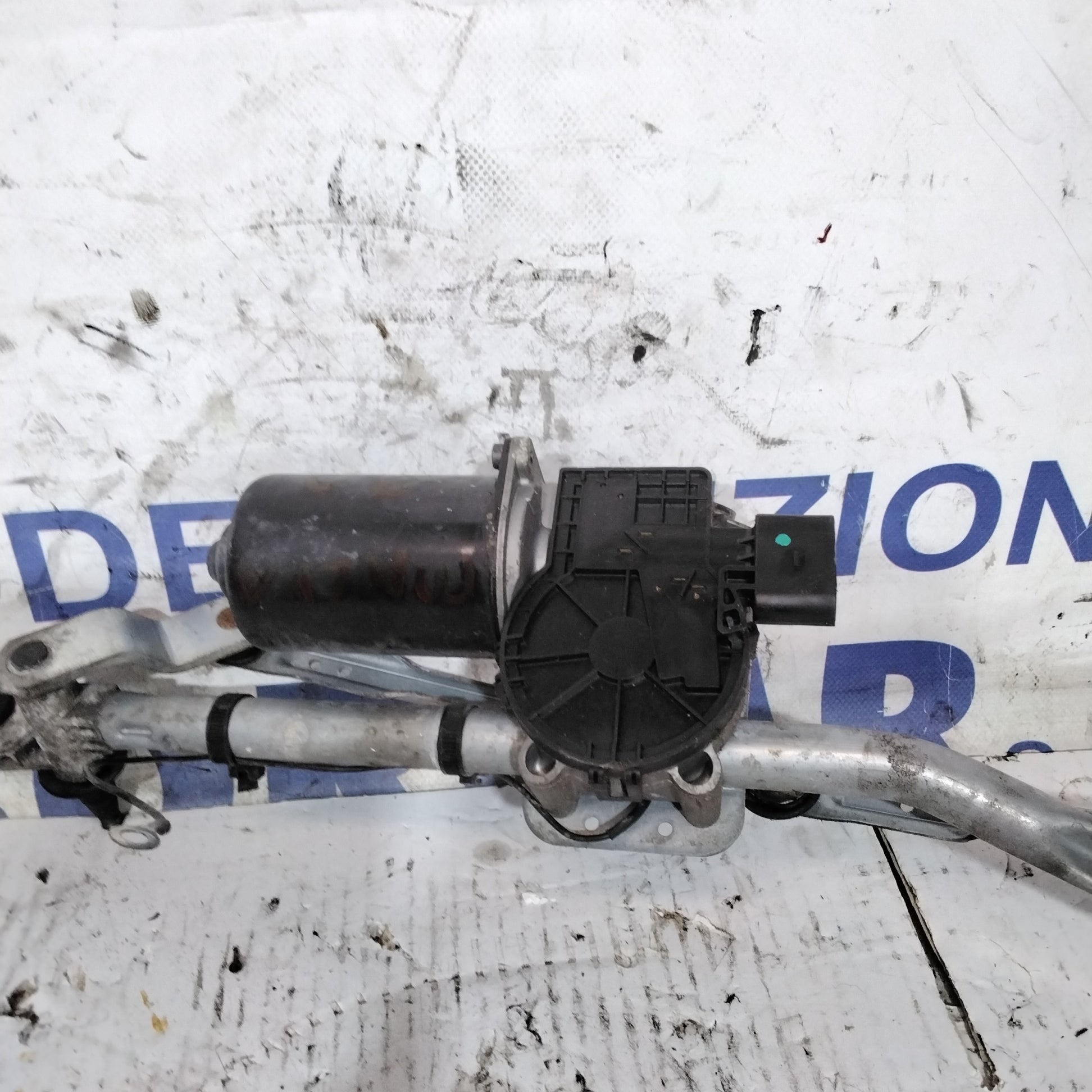 Windshield wiper motor Mazda 3