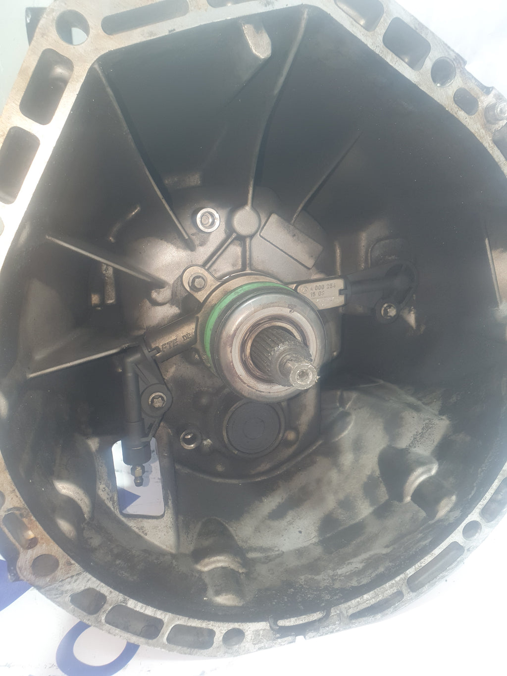 Mercedes C220 (w203) gearbox displacement: 2.2 CDI 16V 143hp 6-speed manual year: 2002/2004 code: 2032605301 (sf2)
