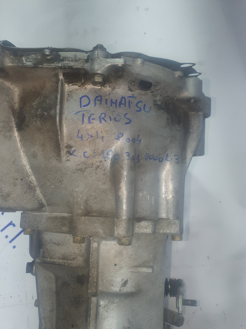 Cambio daihatsu terios anno: 2004 4x4  5 marce codice : 120301000043 (sf2)