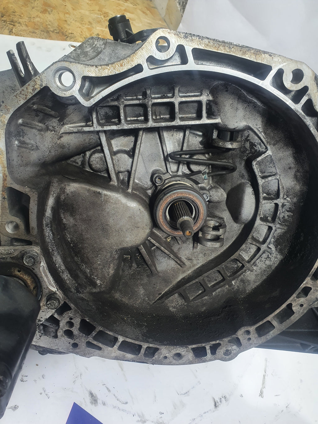 Chevrolet Cruze gearbox displacement: 1.8 manual 5-speed 104KW year: 2011 code: 96175844 (sf2)