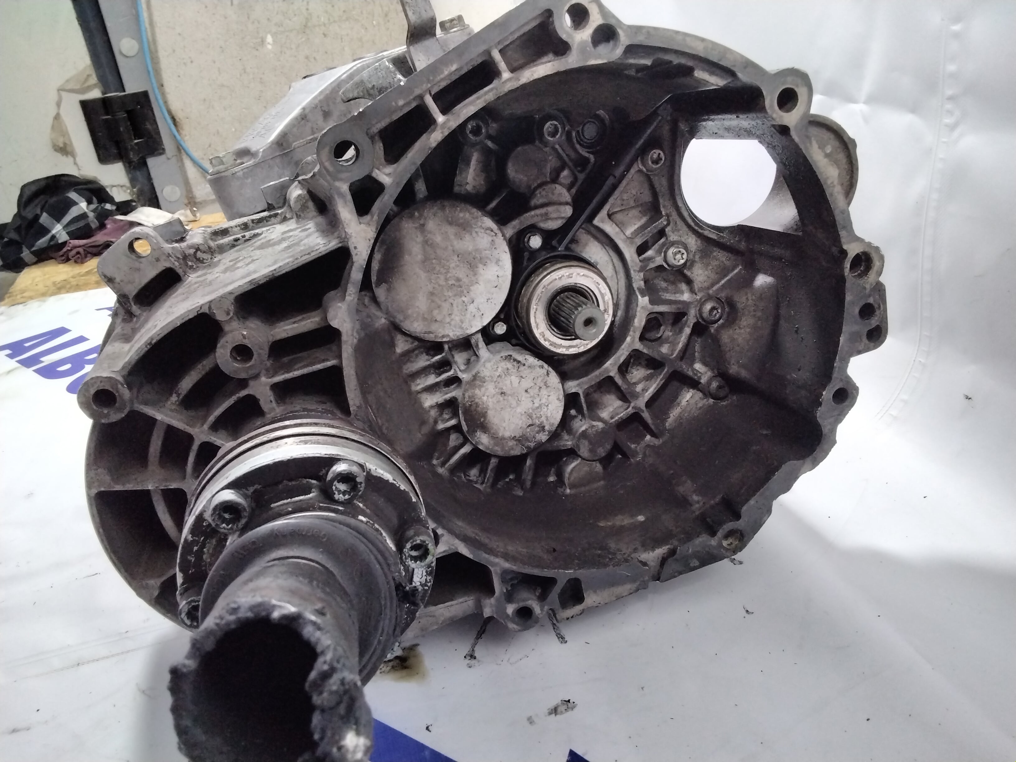 Skoda Octavia 2.0 6-speed 103kw gearbox year 2005 code: 02Q301103C (sf2)