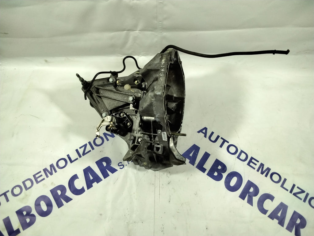 Renault Scenic 1.5 D 5-speed gearbox 63kw year 2006 code: 8200284803 (sf:2)