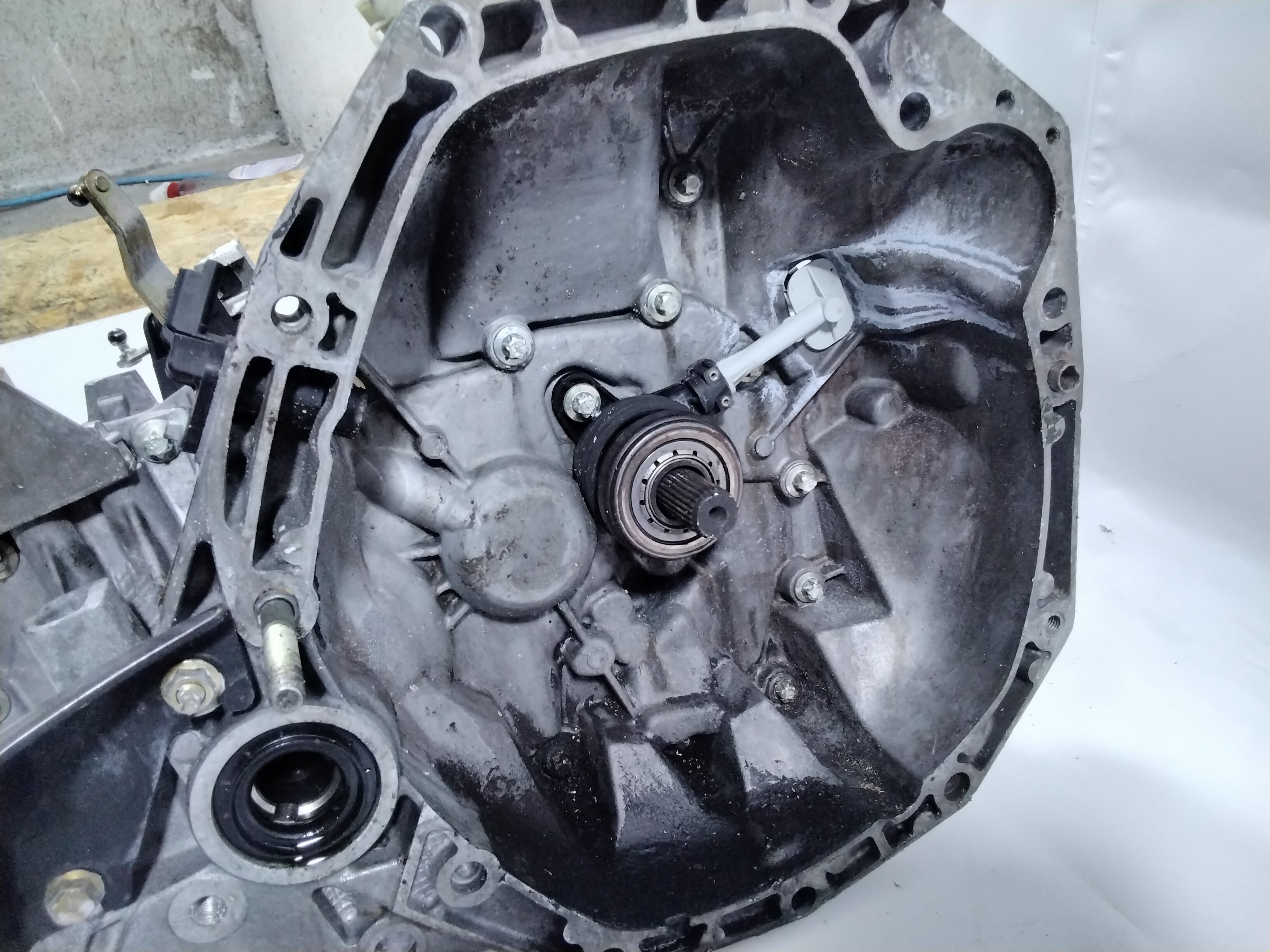 Renault Scenic 1.5 D 5-speed gearbox 63kw year 2006 code: 8200284803 (sf:2)