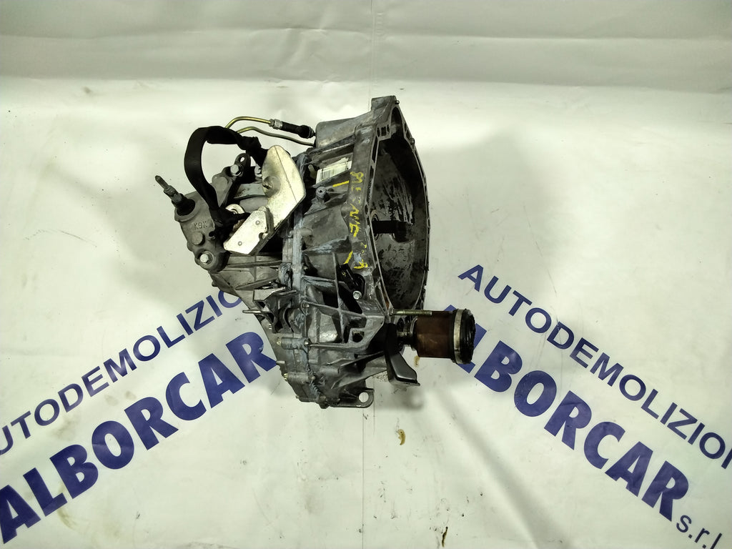 Renault Megane 1.5 DCI 78KW 6-speed gearbox year 2006 code: 8200529000/8200388620 (sf:2)