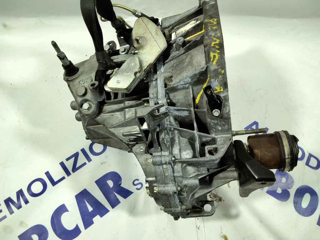 Renault Megane 1.5 DCI 78KW 6-speed gearbox year 2006 code: 8200529000/8200388620 (sf:2)