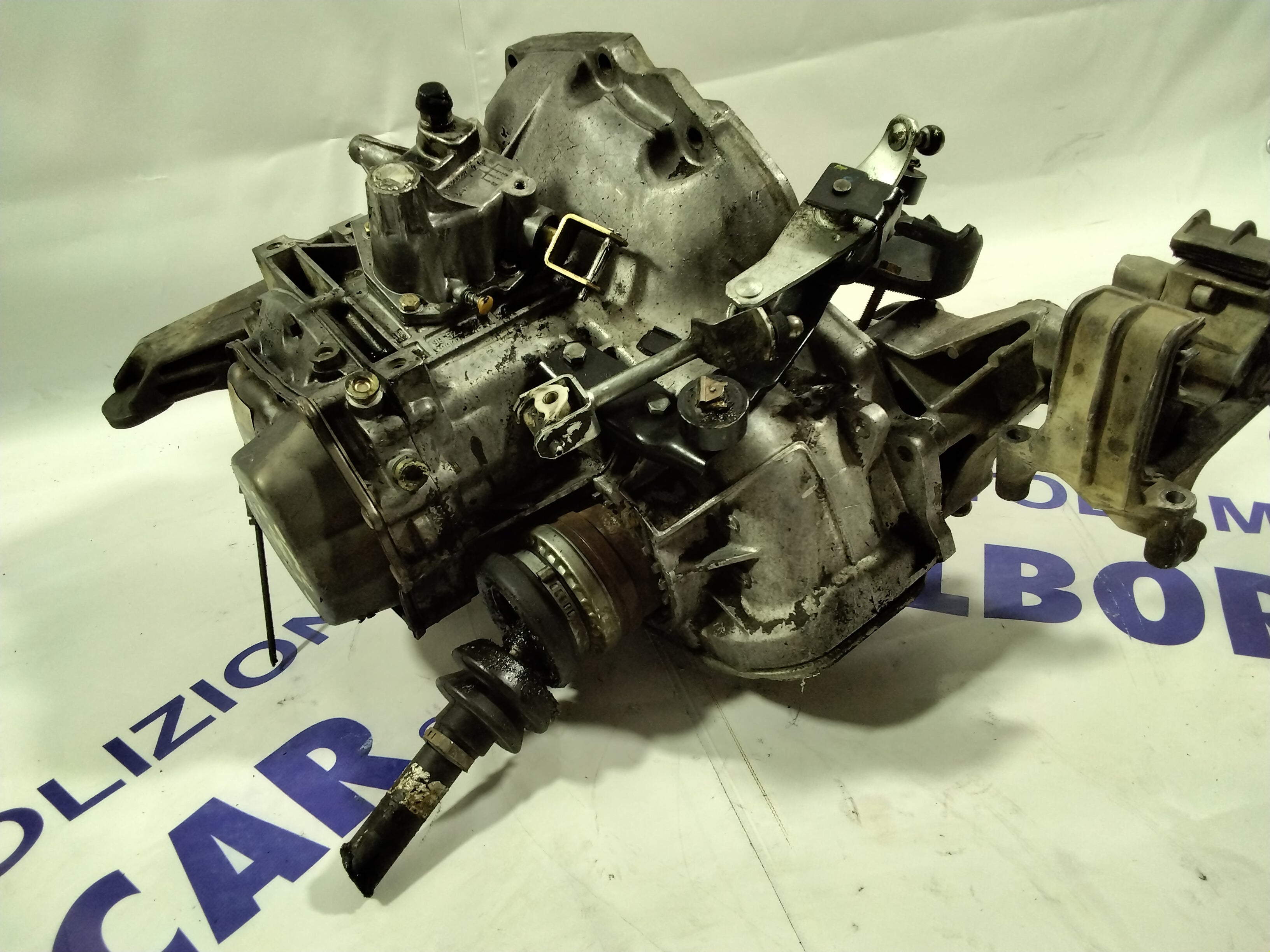 Opel Vectra 2.0 16v gearbox year 1997 code: 90523582 (sf:2)